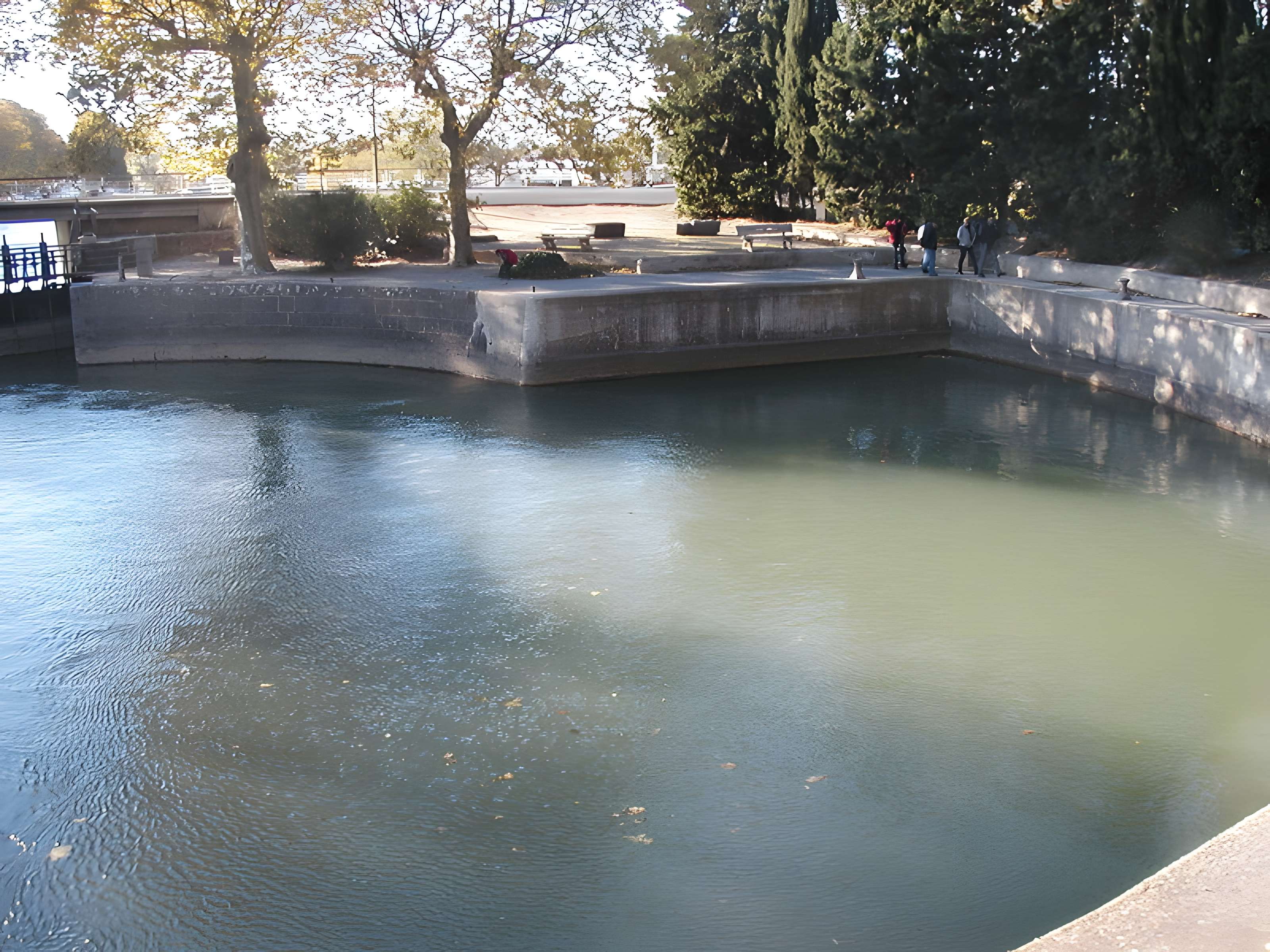 Canal du Midi : Écluse ronde d'Agde
