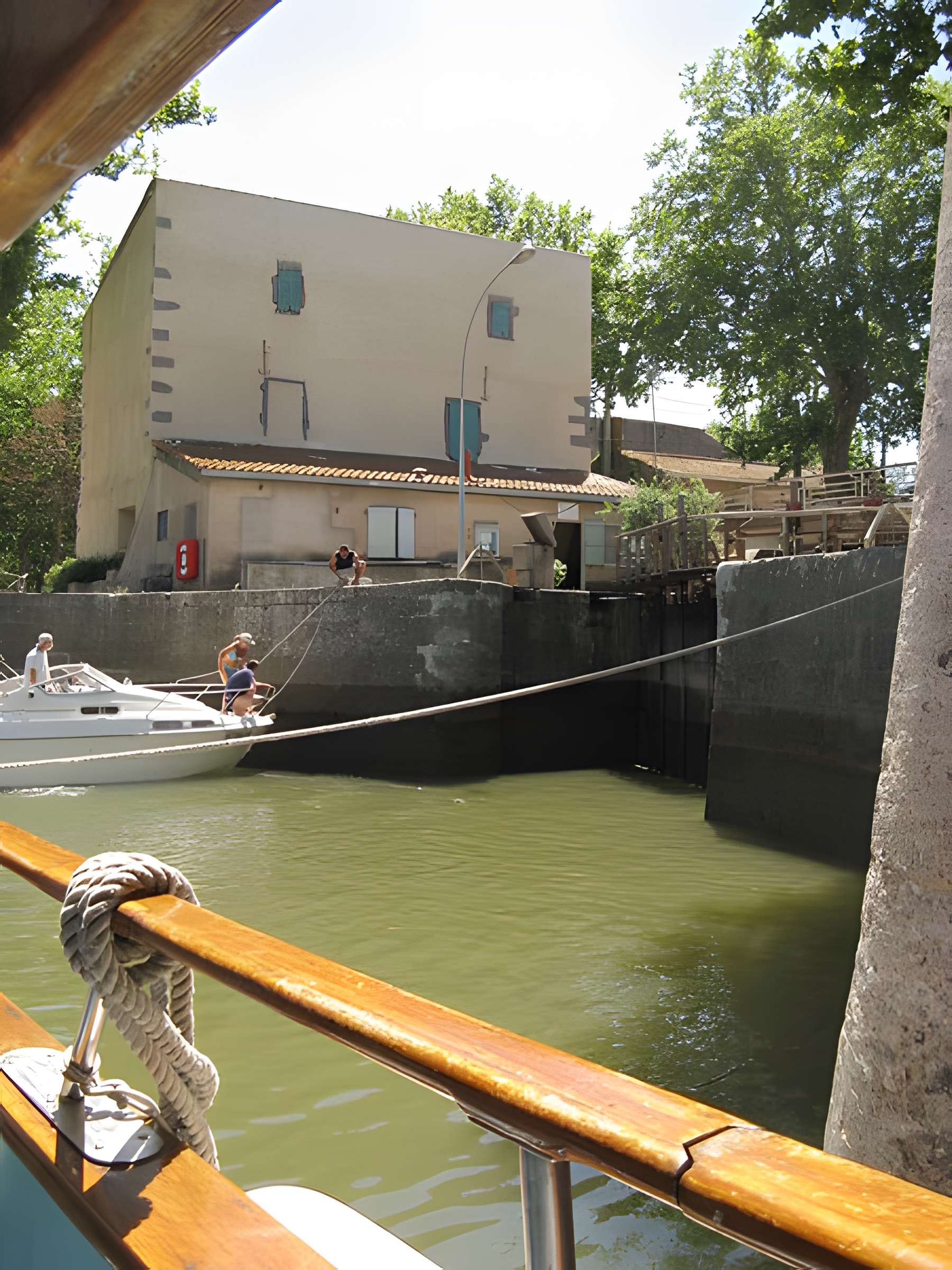 Canal du Midi : Écluse ronde d'Agde
