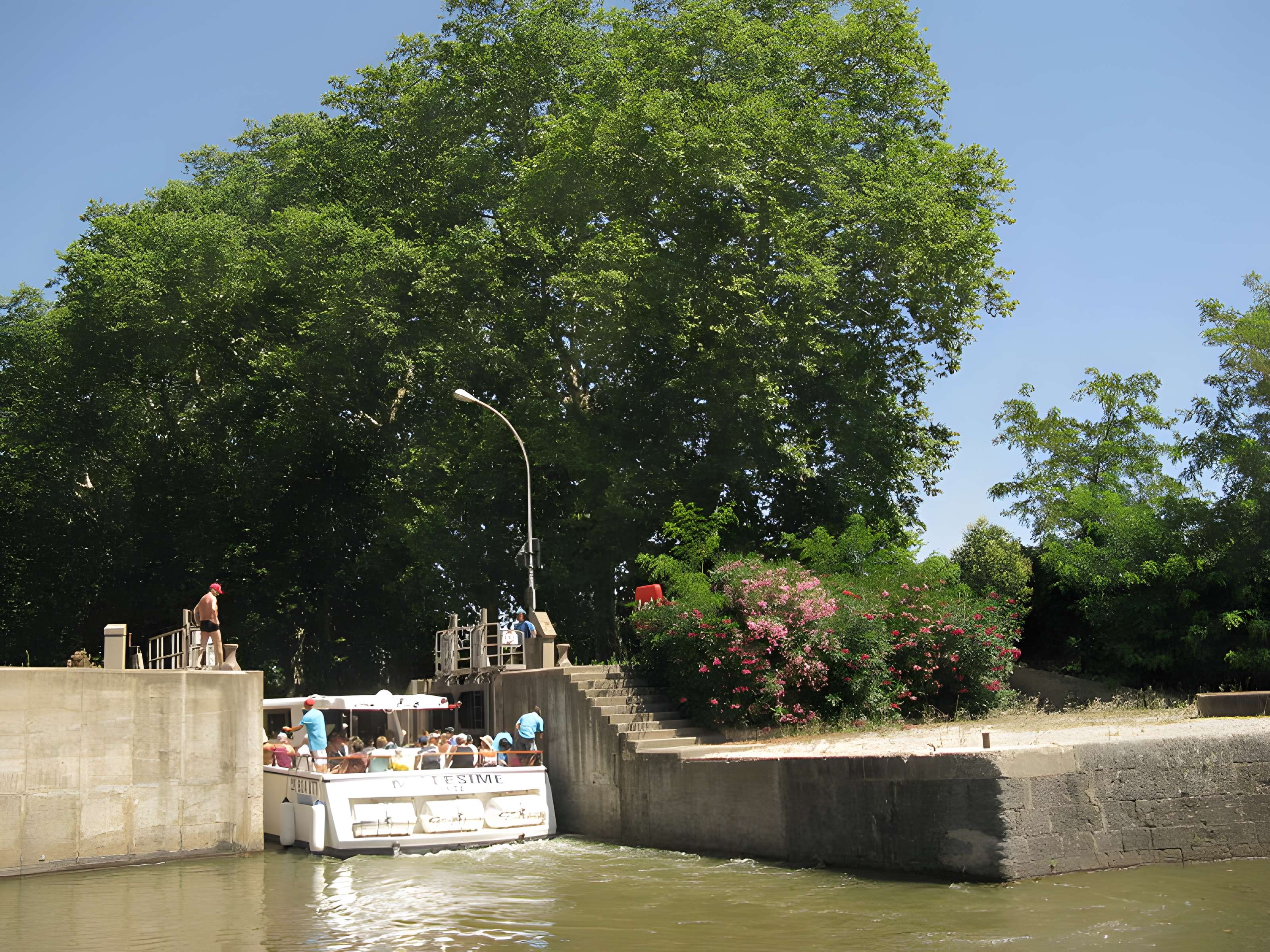 Canal du Midi : Écluse ronde d'Agde