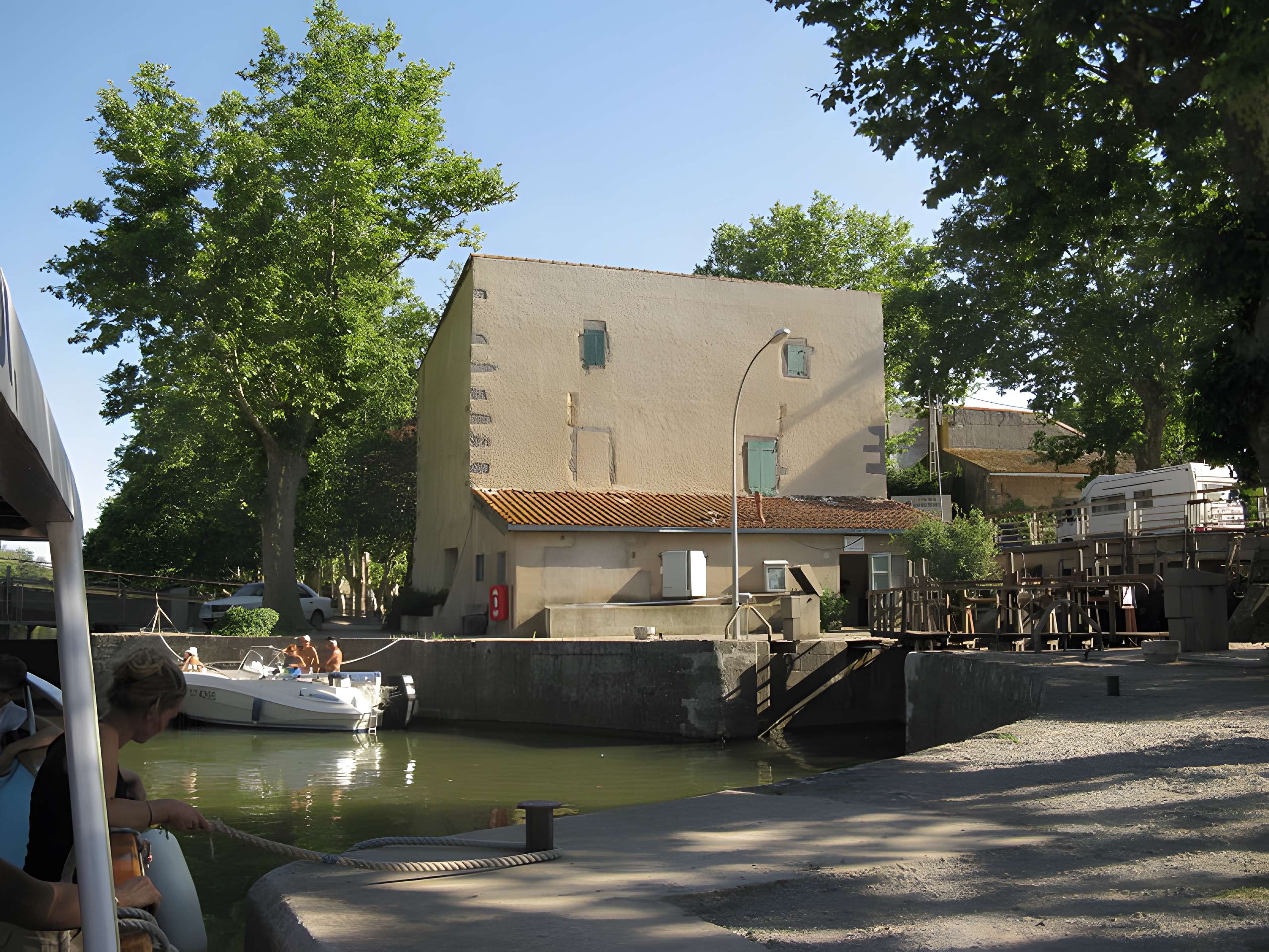 Canal du Midi : Écluse ronde d'Agde