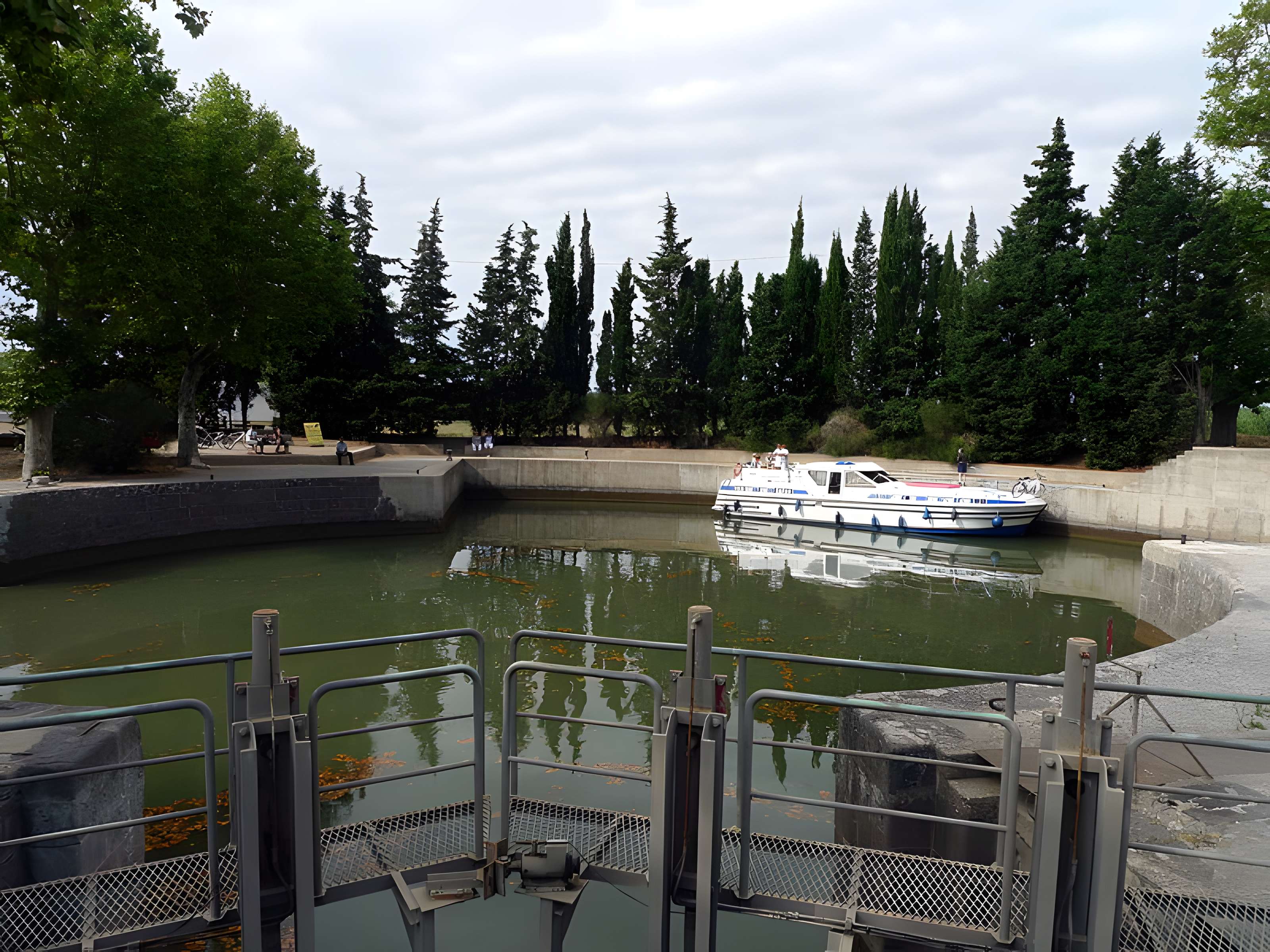Canal du Midi : Écluse ronde d'Agde