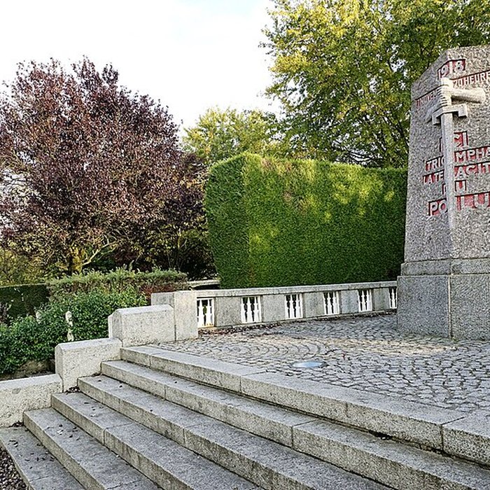 Photo de Monument de la Pierre dHaudroy à La Flamengrie