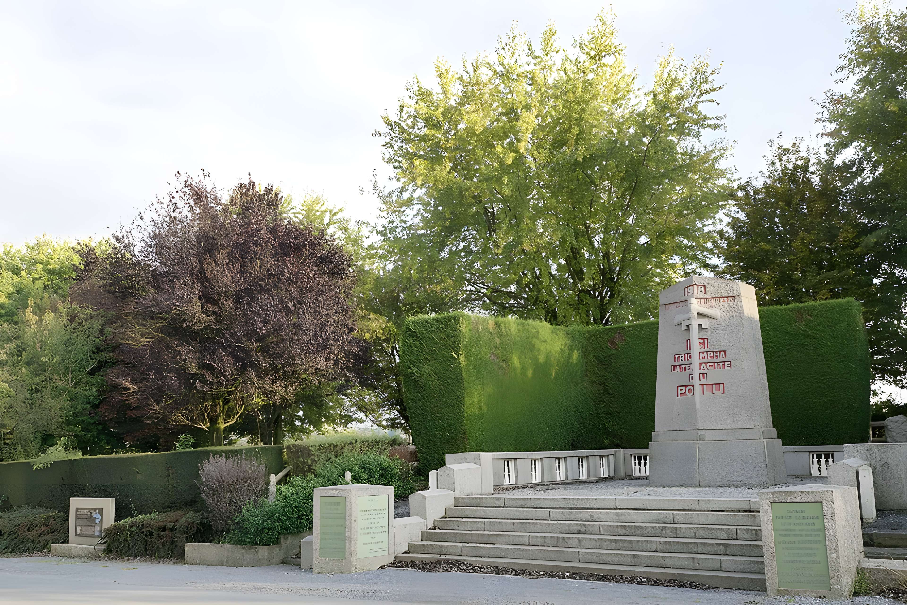 Monument de la Pierre d'Haudroy à La Flamengrie