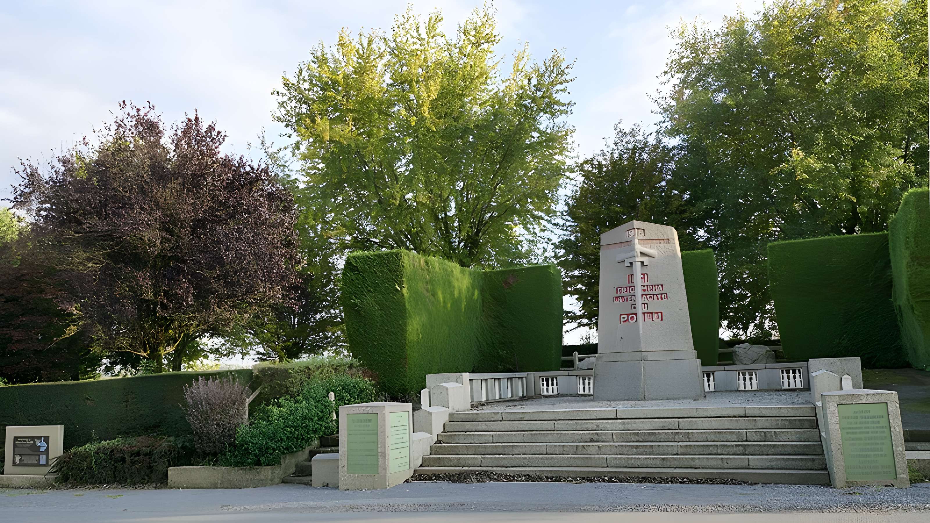 Monument de la Pierre d'Haudroy à La Flamengrie