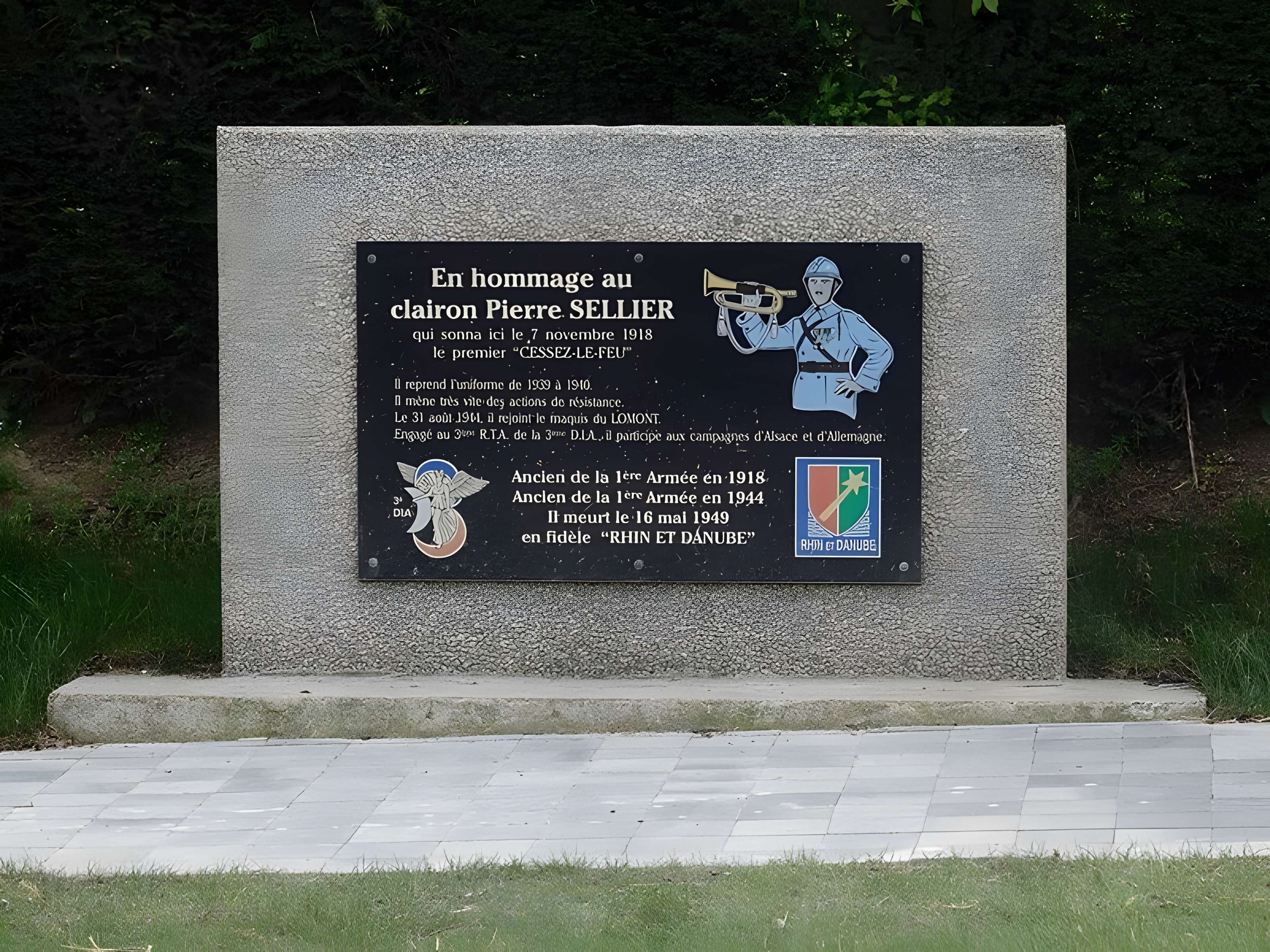 Monument de la Pierre d'Haudroy à La Flamengrie