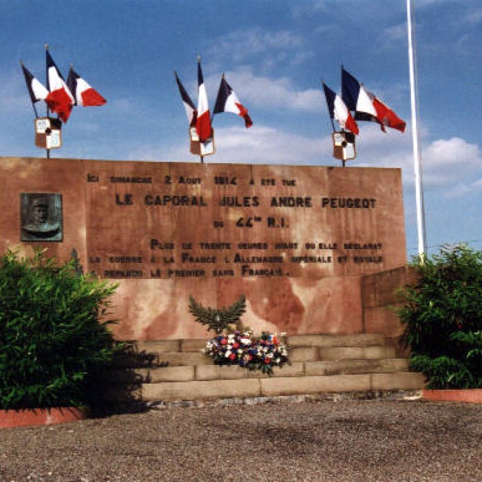 Photo de Monument du caporal Peugeot à Joncherey