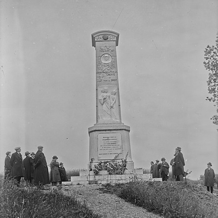 Photo de Monument du caporal Peugeot à Joncherey