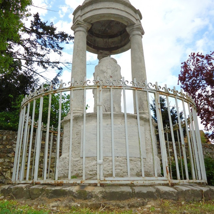 Photo de Monument funéraire de Pierre-Seyer à Bois-Jérôme-Saint-Ouen