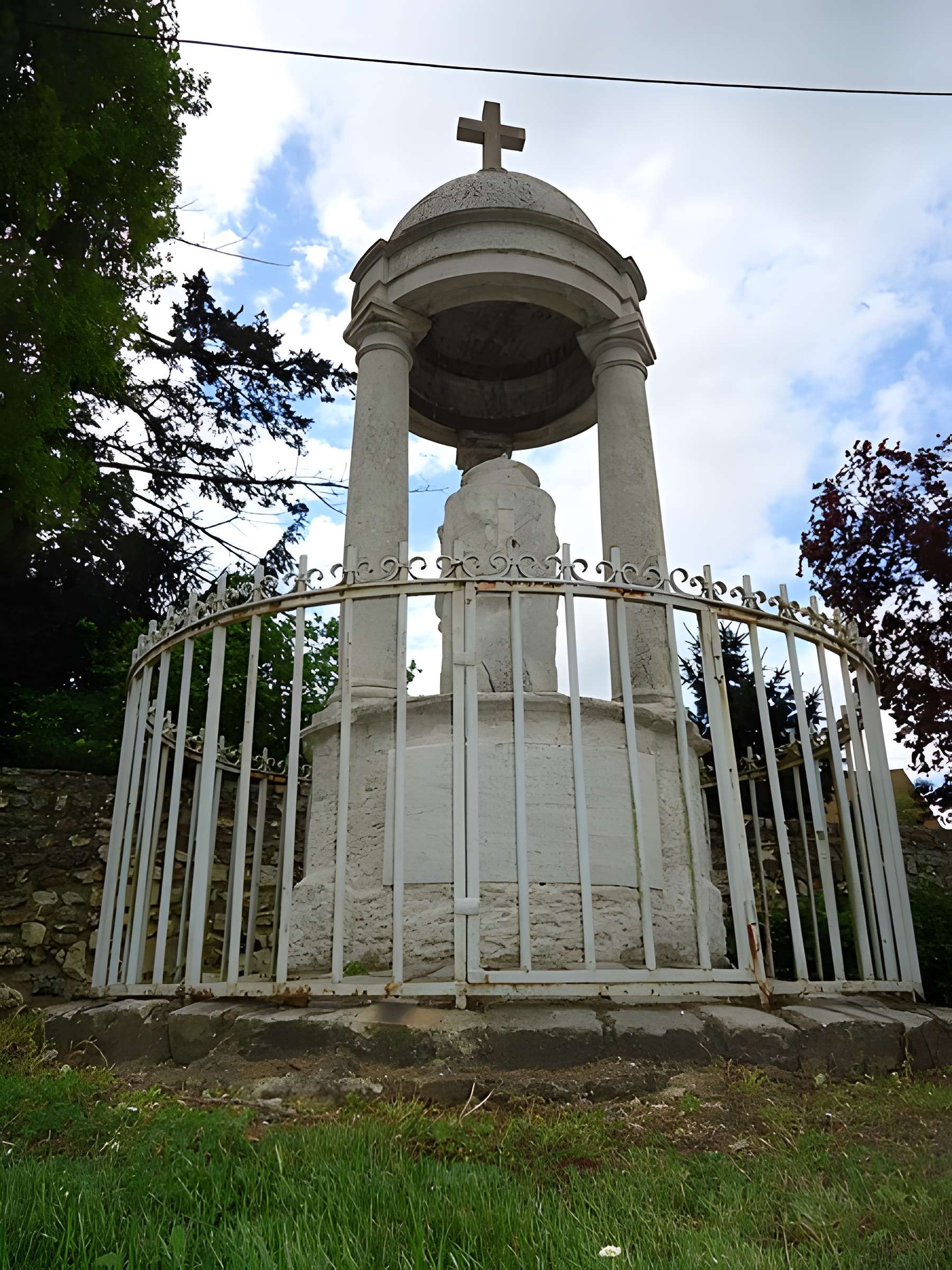Monument funéraire de Pierre-Seyer à Bois-Jérôme-Saint-Ouen