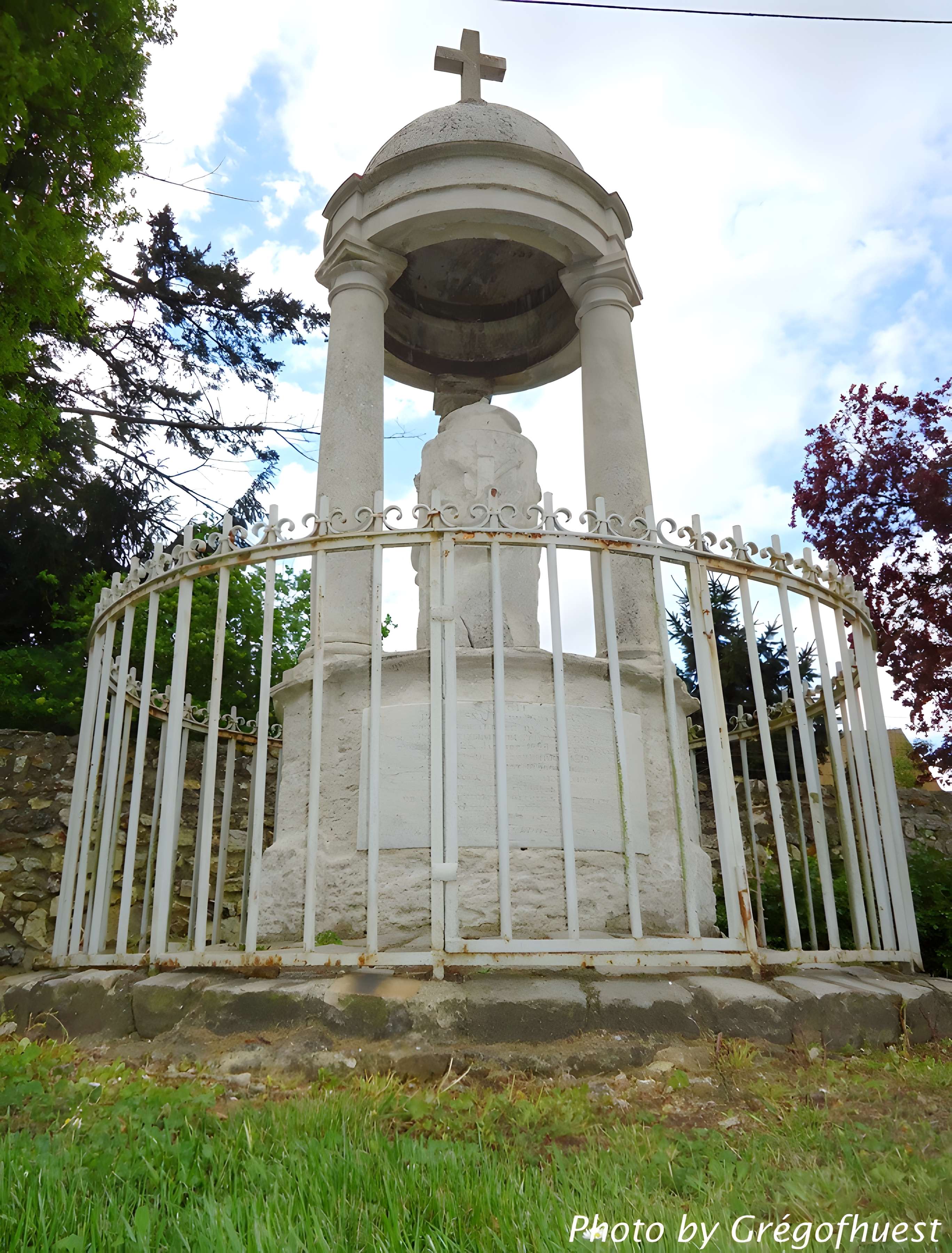 Monument funéraire de Pierre-Seyer à Bois-Jérôme-Saint-Ouen 