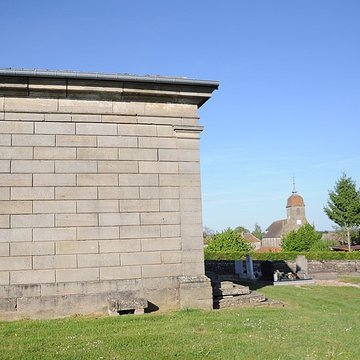 Monument Mathelat à Cemboing