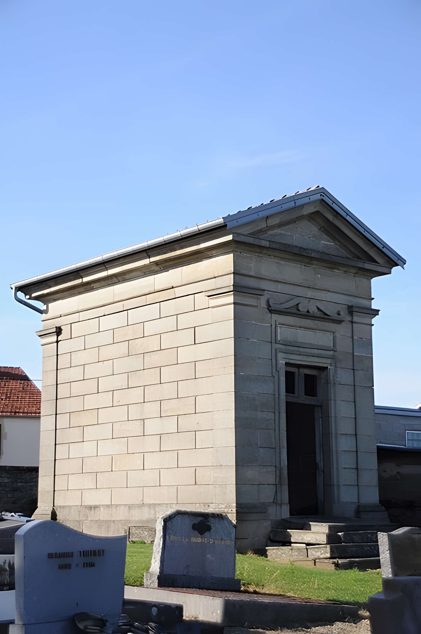 Monument Mathelat à Cemboing 