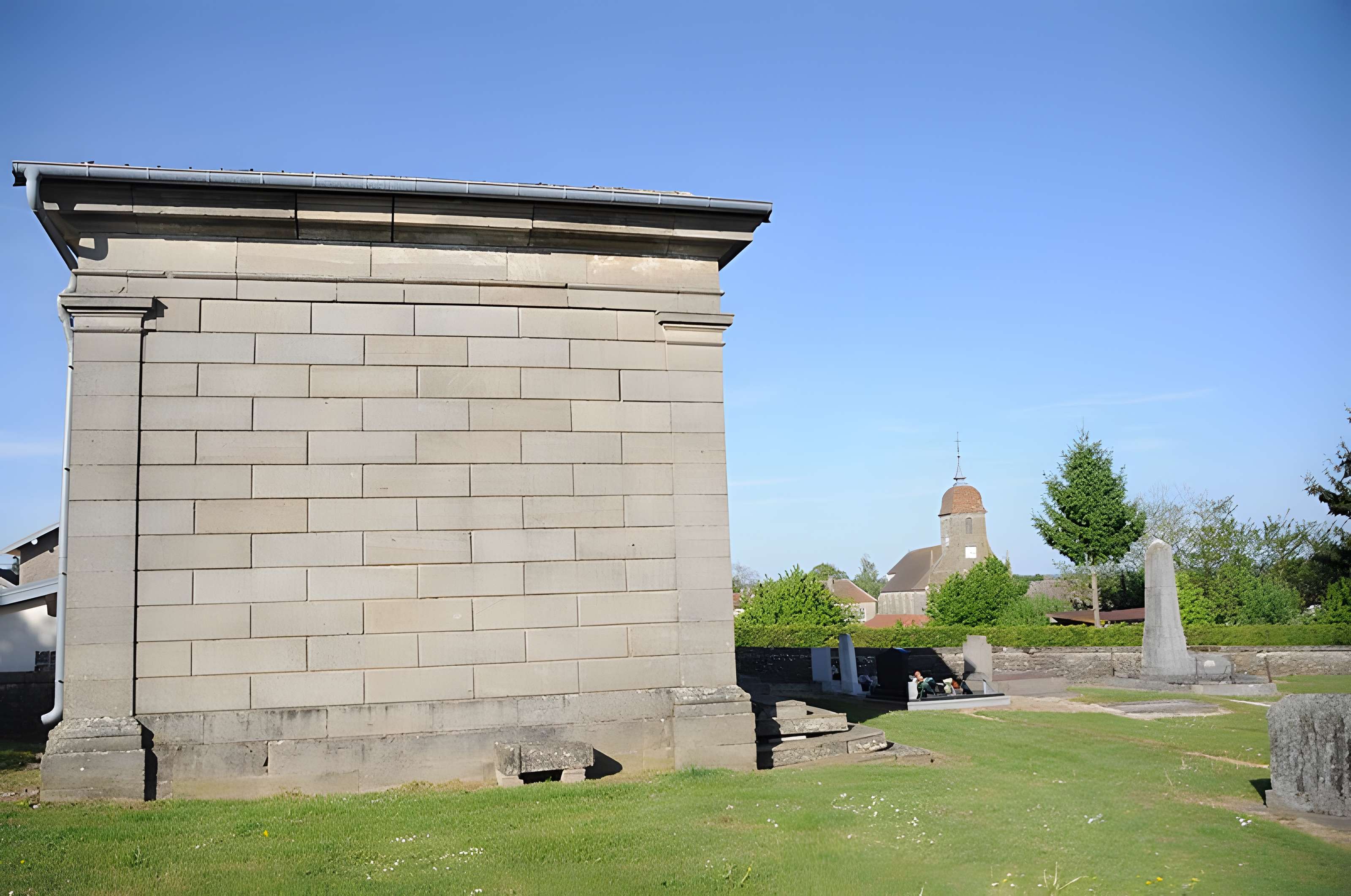 Monument Mathelat à Cemboing