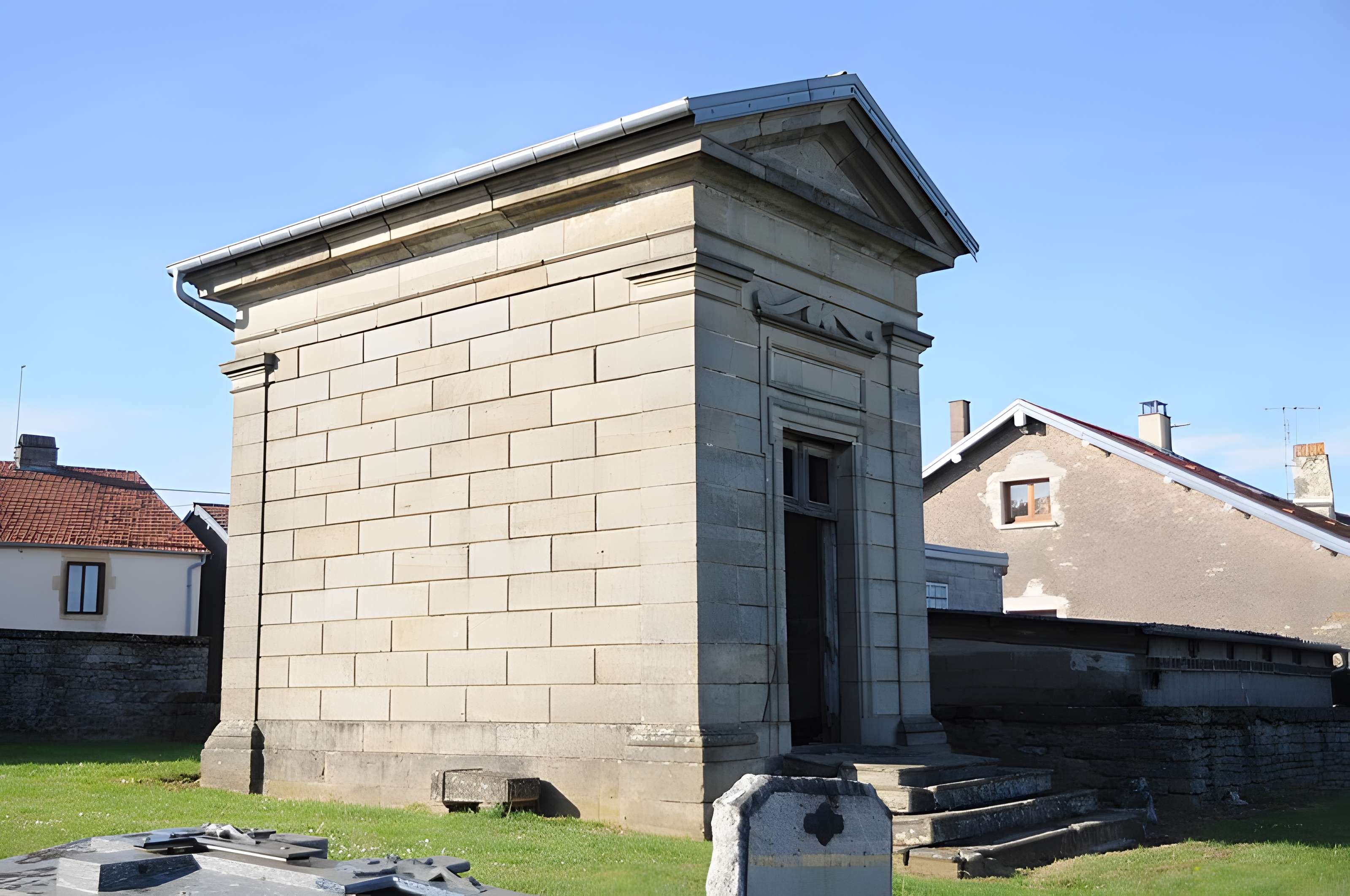 Monument Mathelat à Cemboing