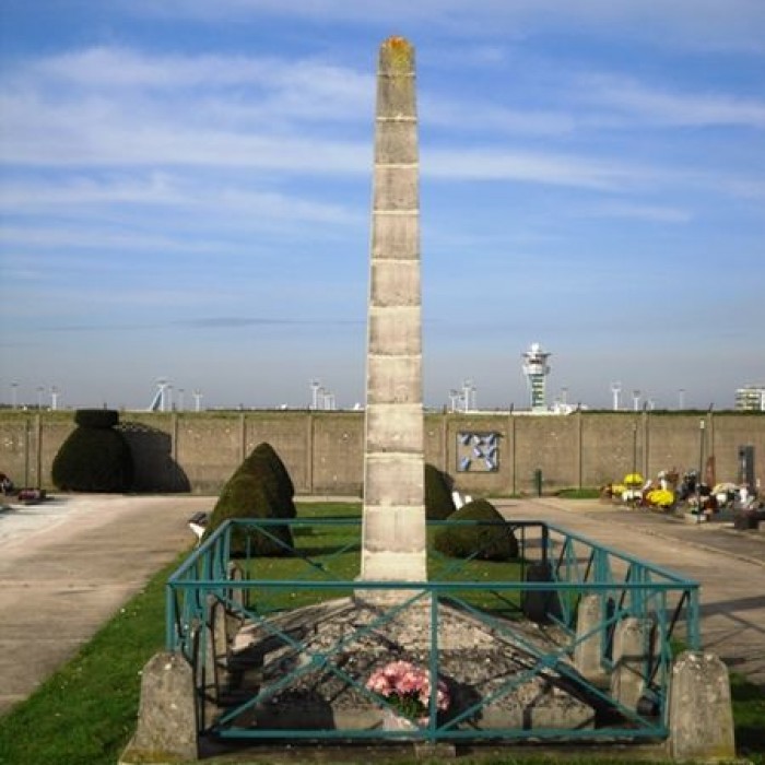 Photo de Monument sépulcral du maréchal de Vaux à Paray-Vieille-Poste