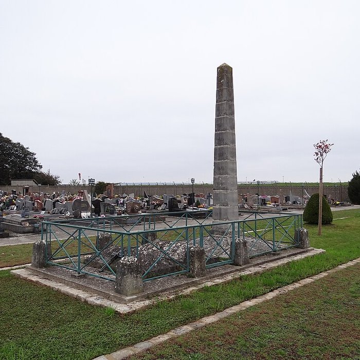 Photo de Monument sépulcral du maréchal de Vaux à Paray-Vieille-Poste