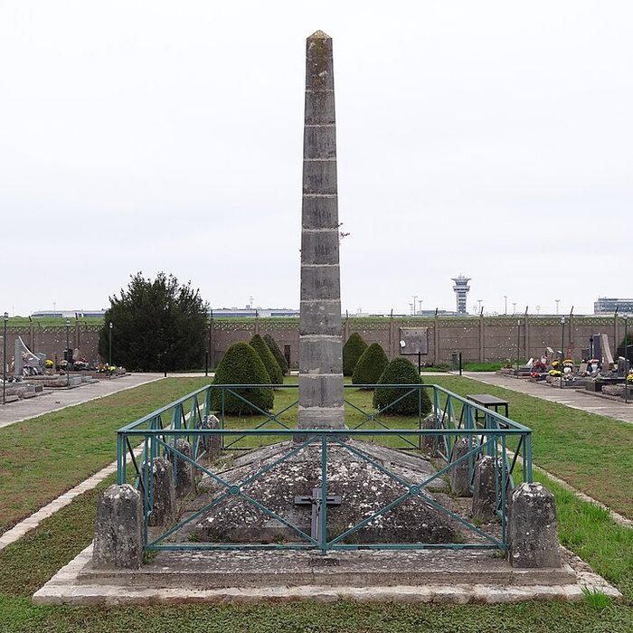 Photo de Monument sépulcral du maréchal de Vaux à Paray-Vieille-Poste