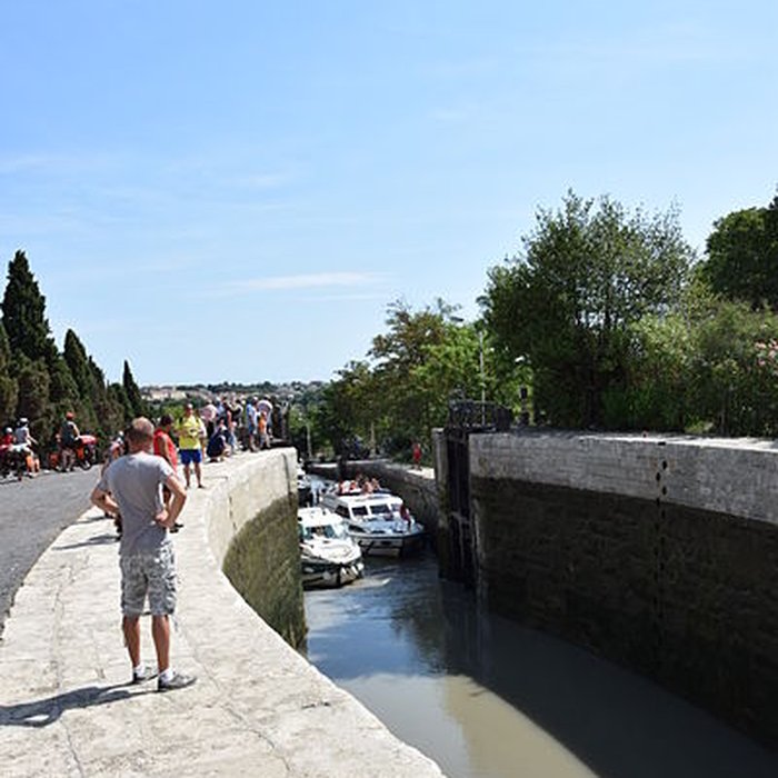Photo de Canal du Midi : Écluses de Fonserannes