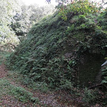 Motte féodale et camp de Lesquellen à Plabennec