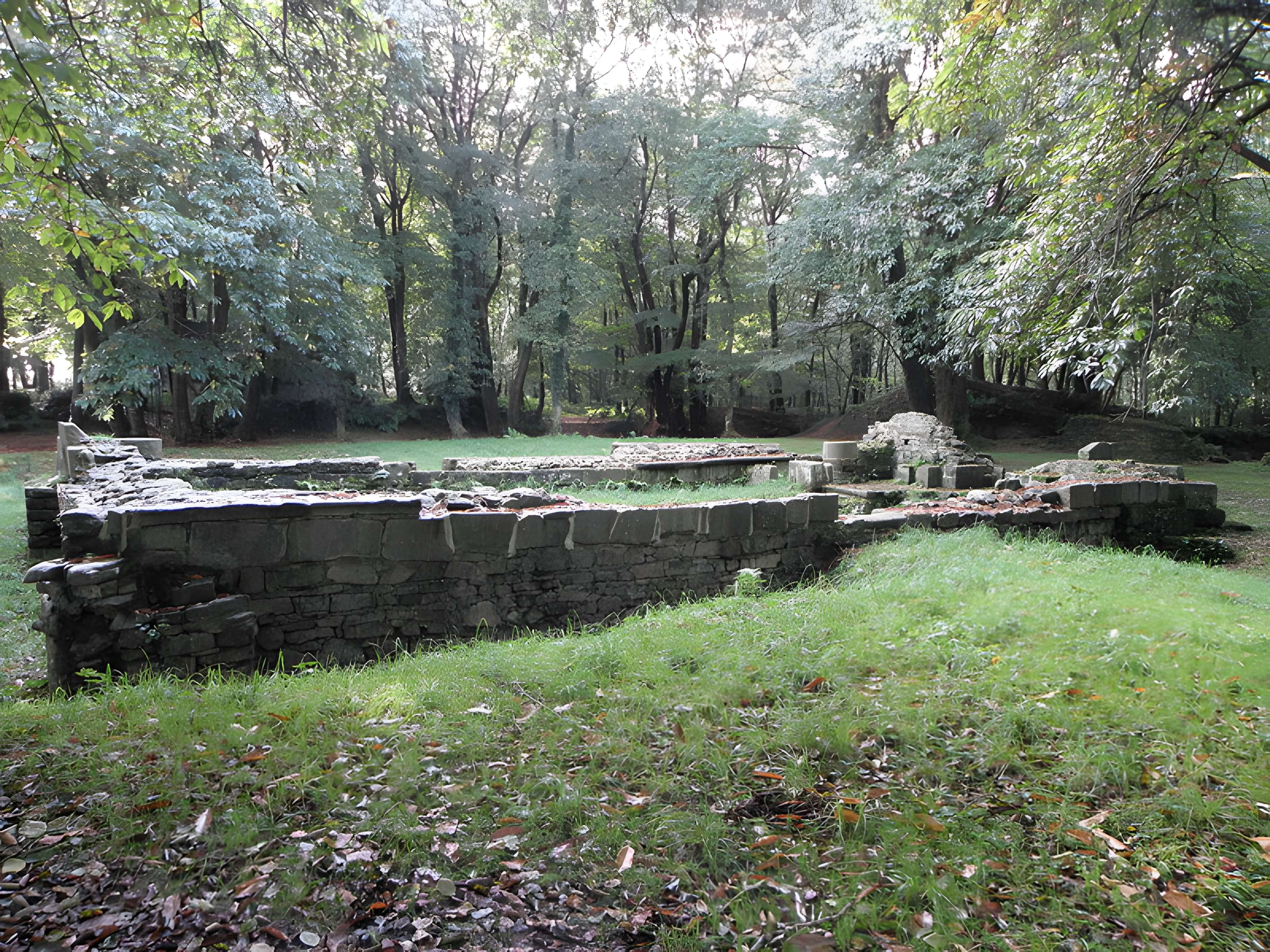 Motte féodale et camp de Lesquellen à Plabennec