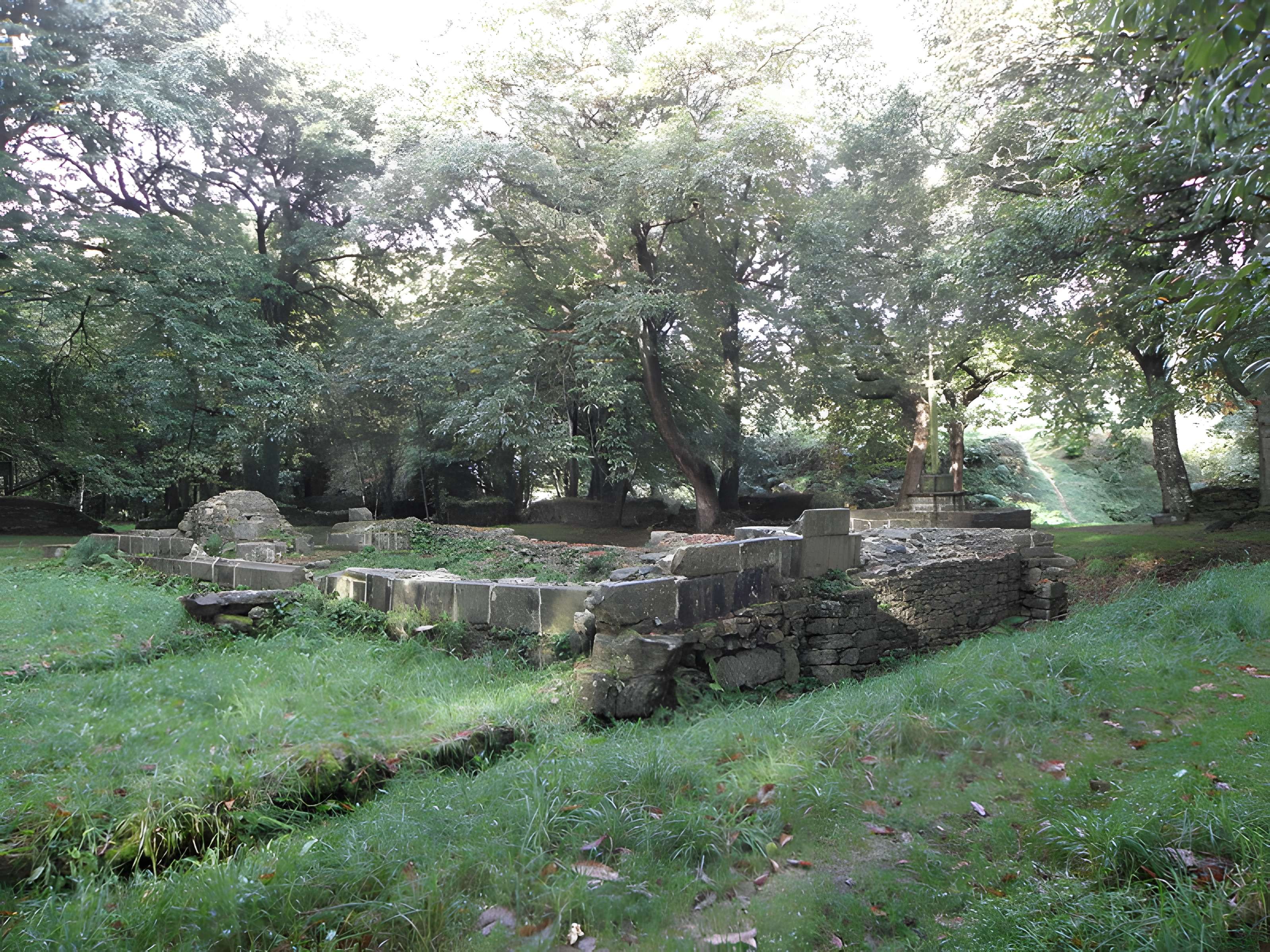 Motte féodale et camp de Lesquellen à Plabennec