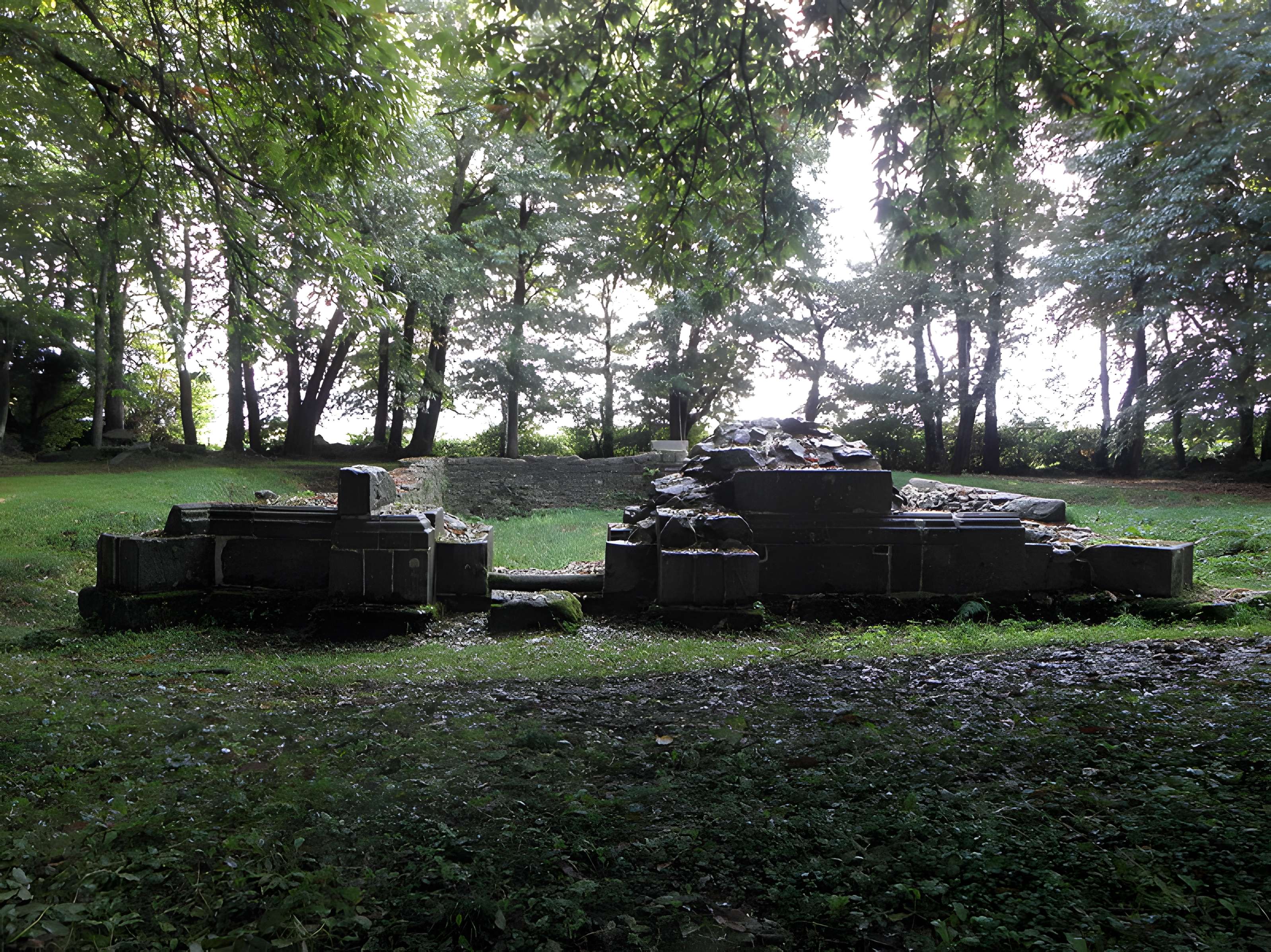 Motte féodale et camp de Lesquellen à Plabennec