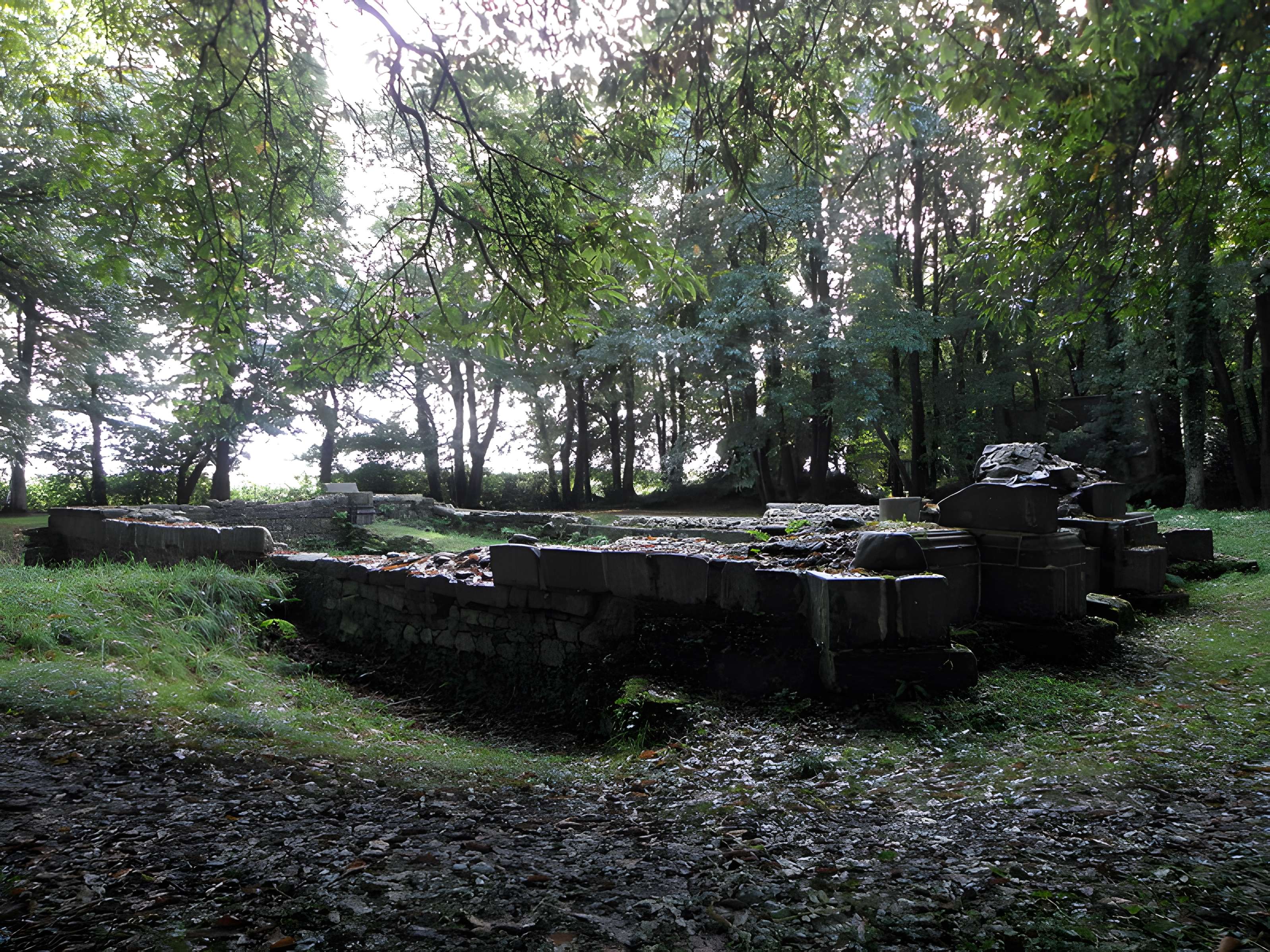 Motte féodale et camp de Lesquellen à Plabennec