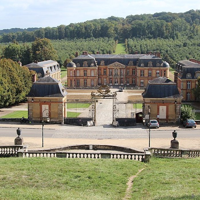 Photo de Château de Dampierre à Dampierre-en-Yvelines