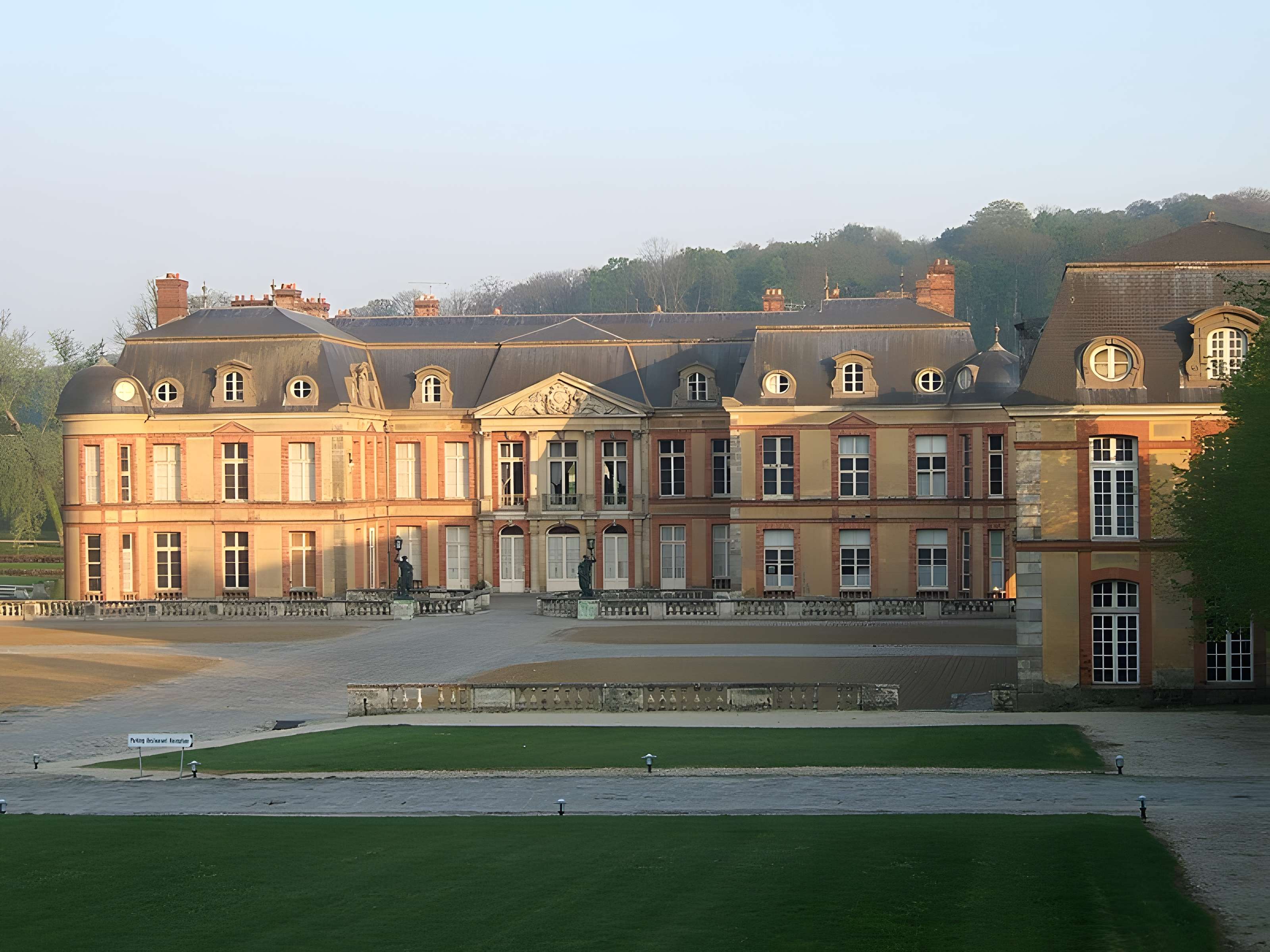 Château de Dampierre à Dampierre-en-Yvelines