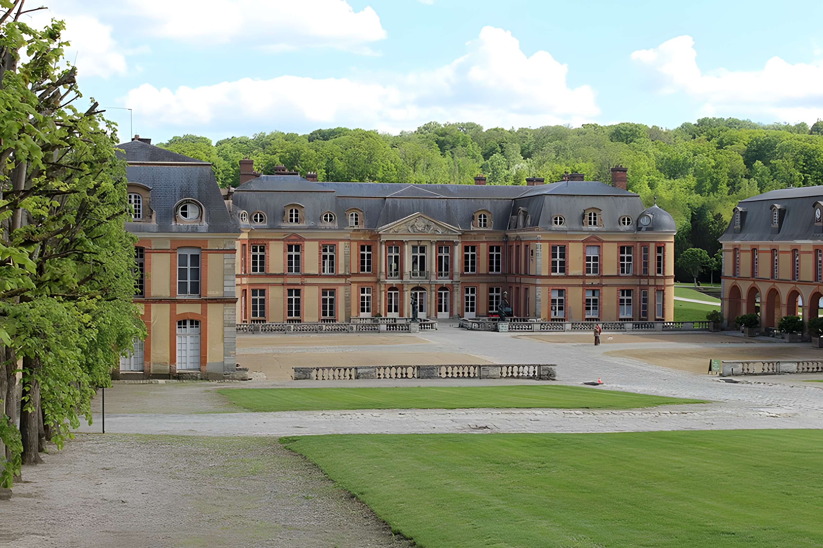 Château de Dampierre à Dampierre-en-Yvelines