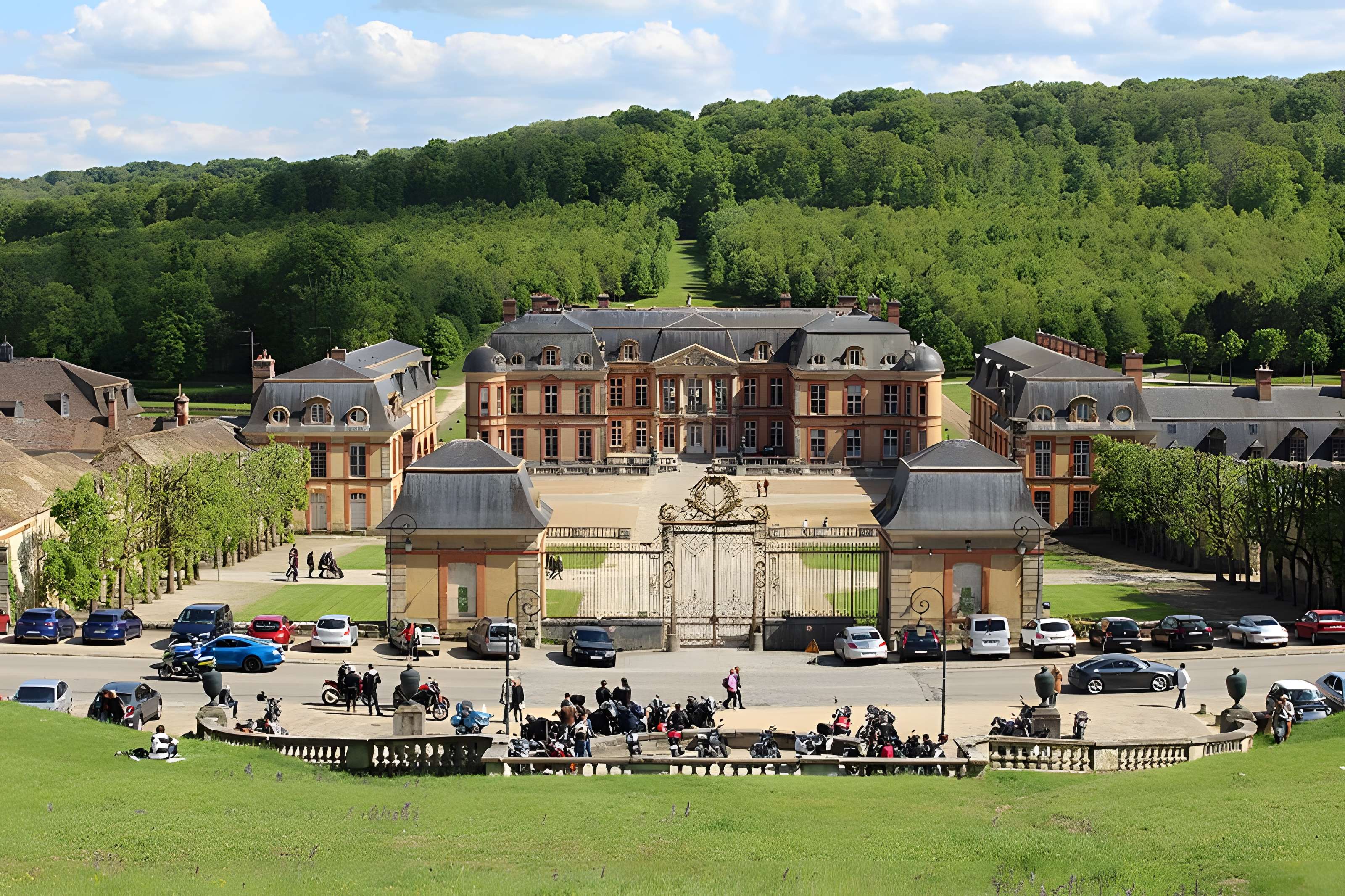 Château de Dampierre à Dampierre-en-Yvelines