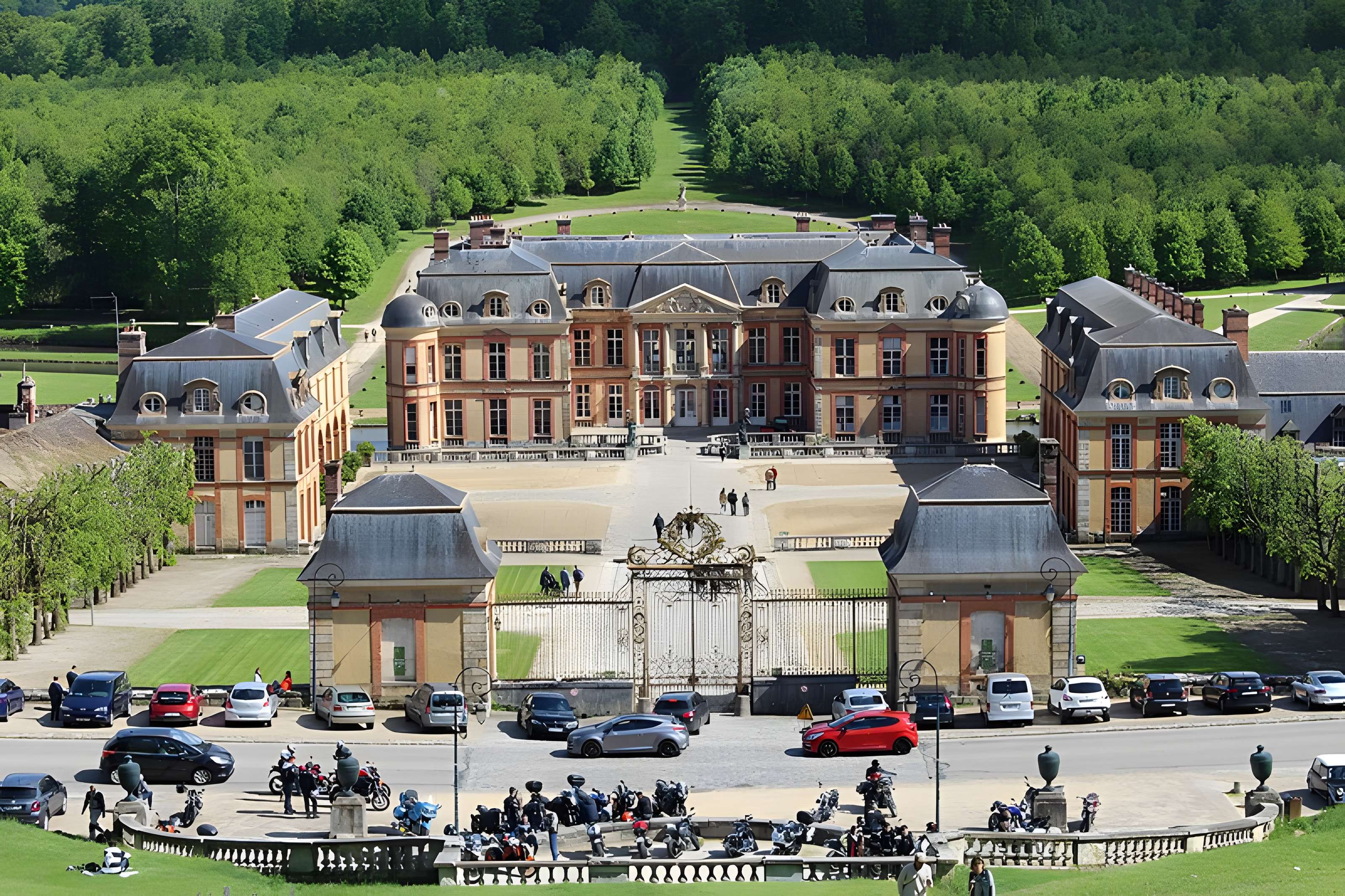 Château de Dampierre à Dampierre-en-Yvelines