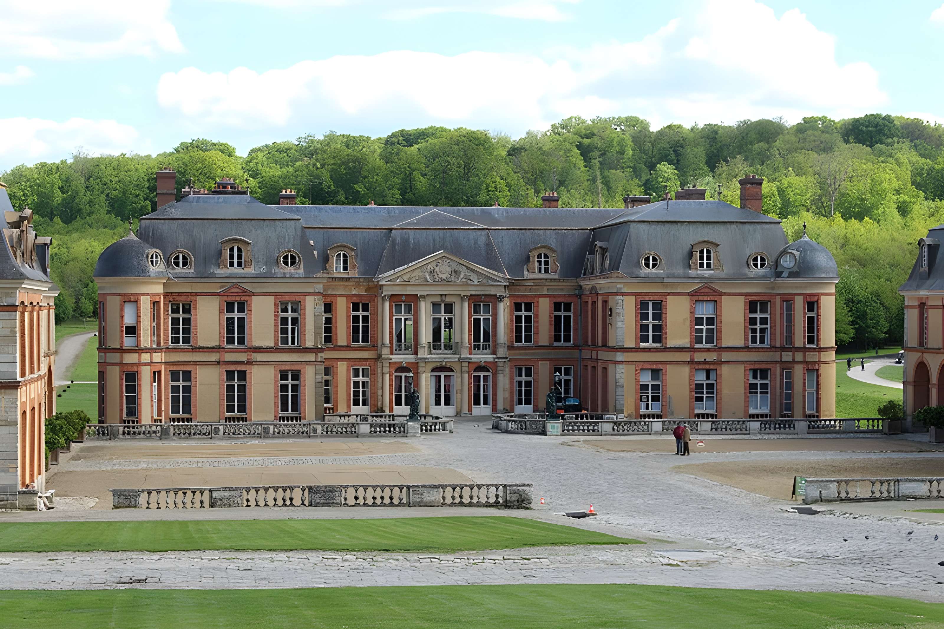 Château de Dampierre à Dampierre-en-Yvelines