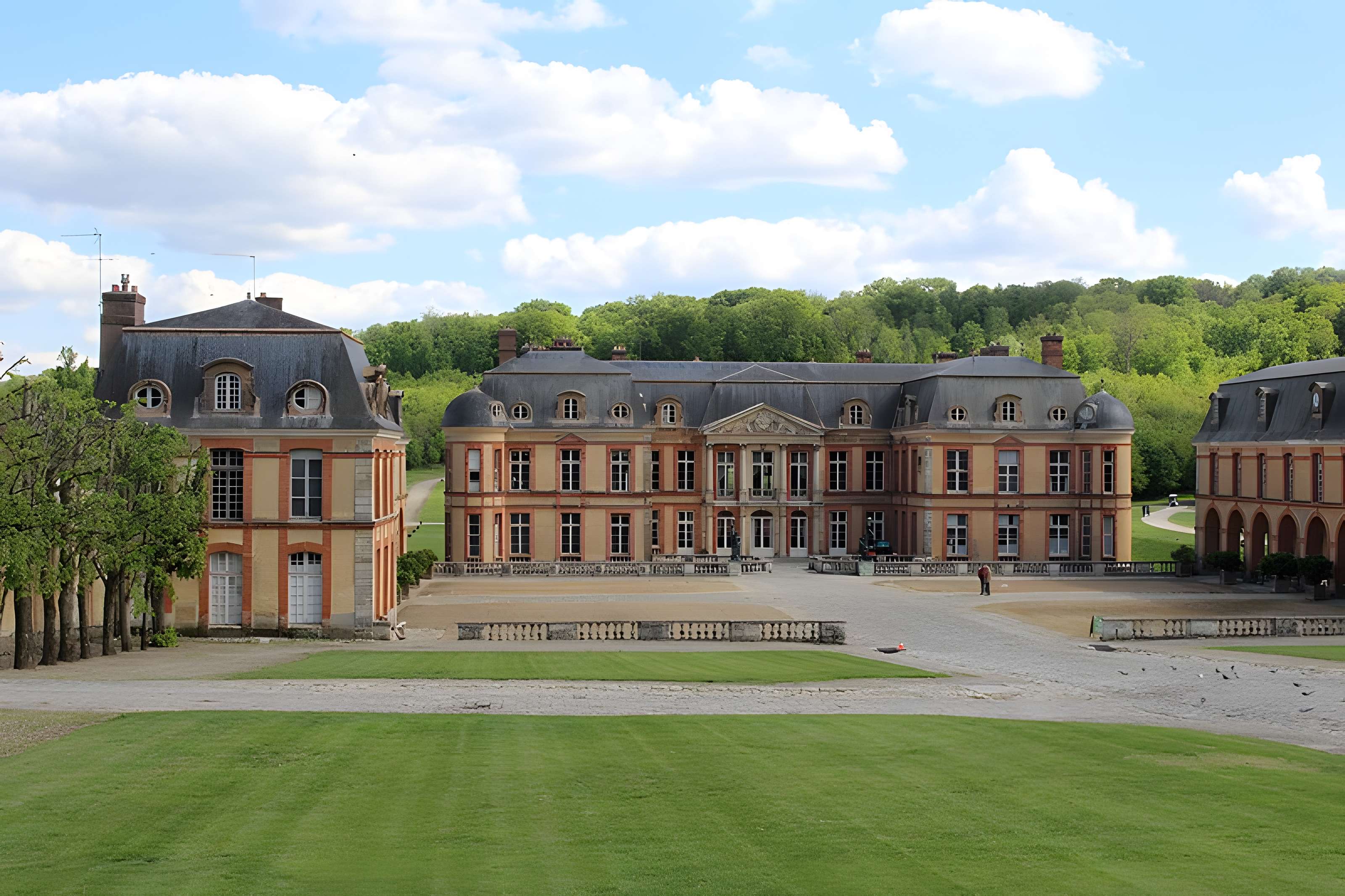 Château de Dampierre à Dampierre-en-Yvelines
