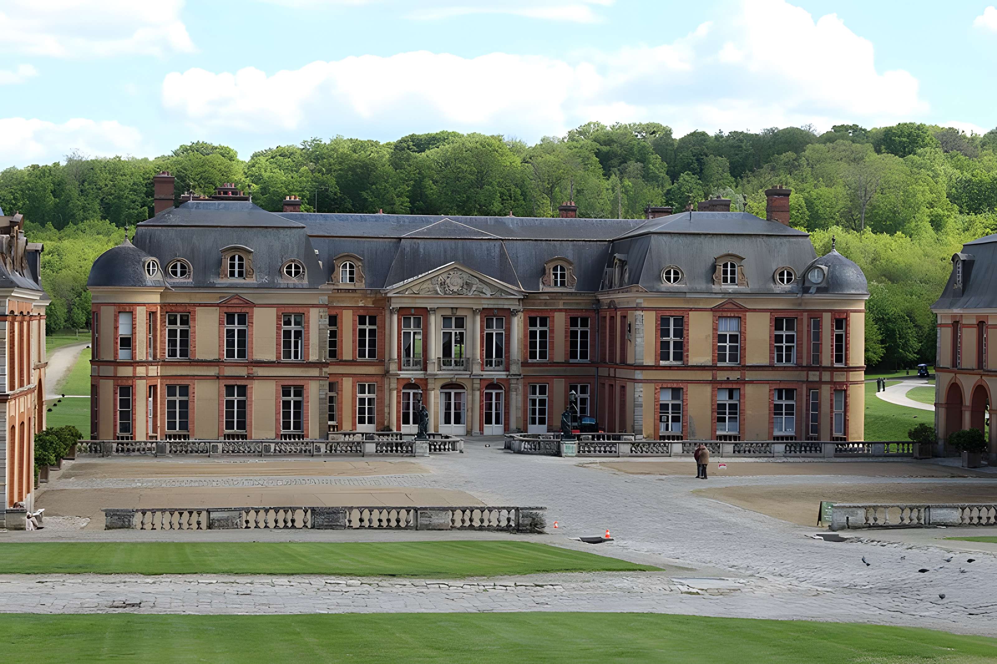 Château de Dampierre à Dampierre-en-Yvelines