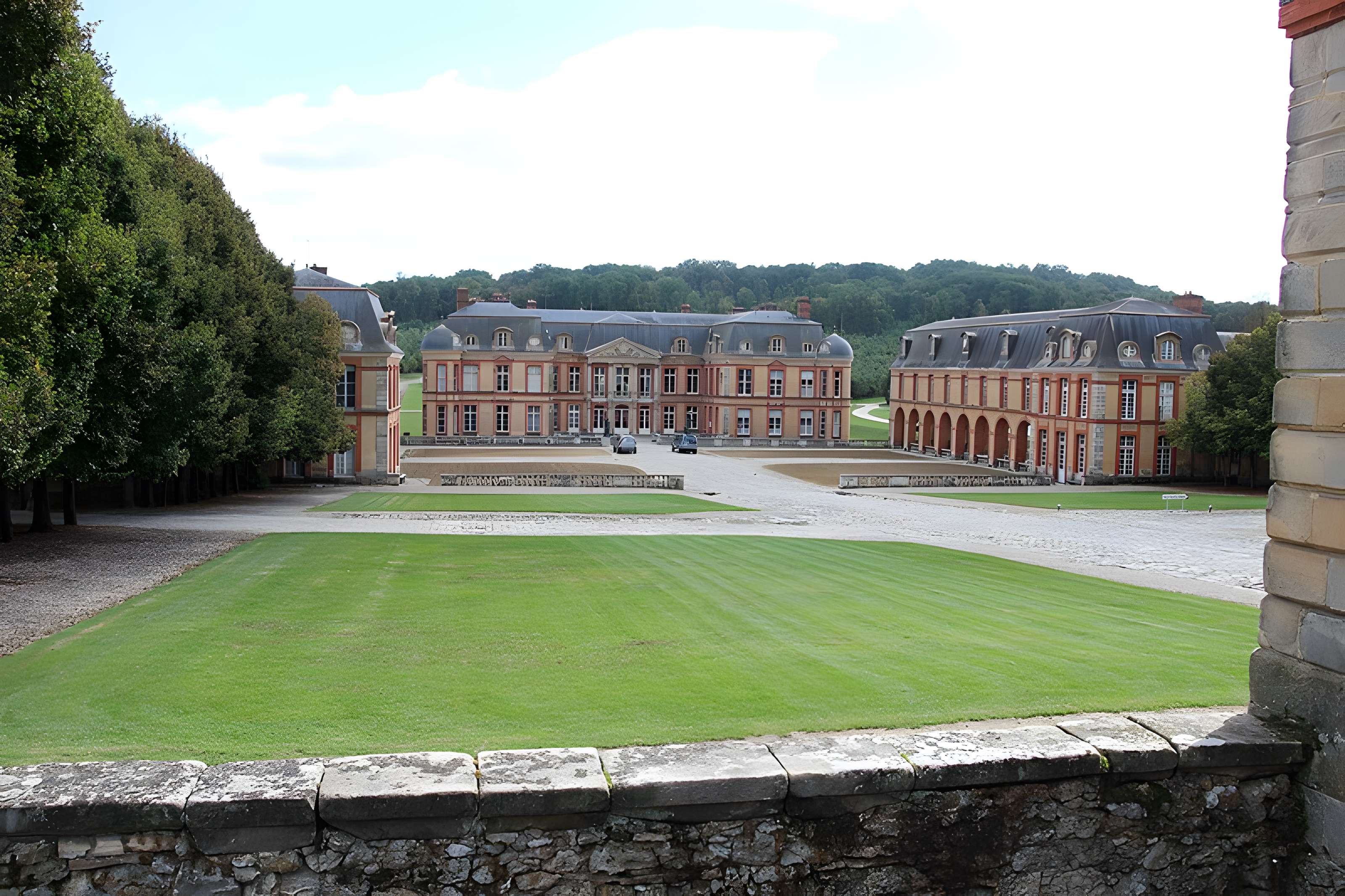Château de Dampierre à Dampierre-en-Yvelines