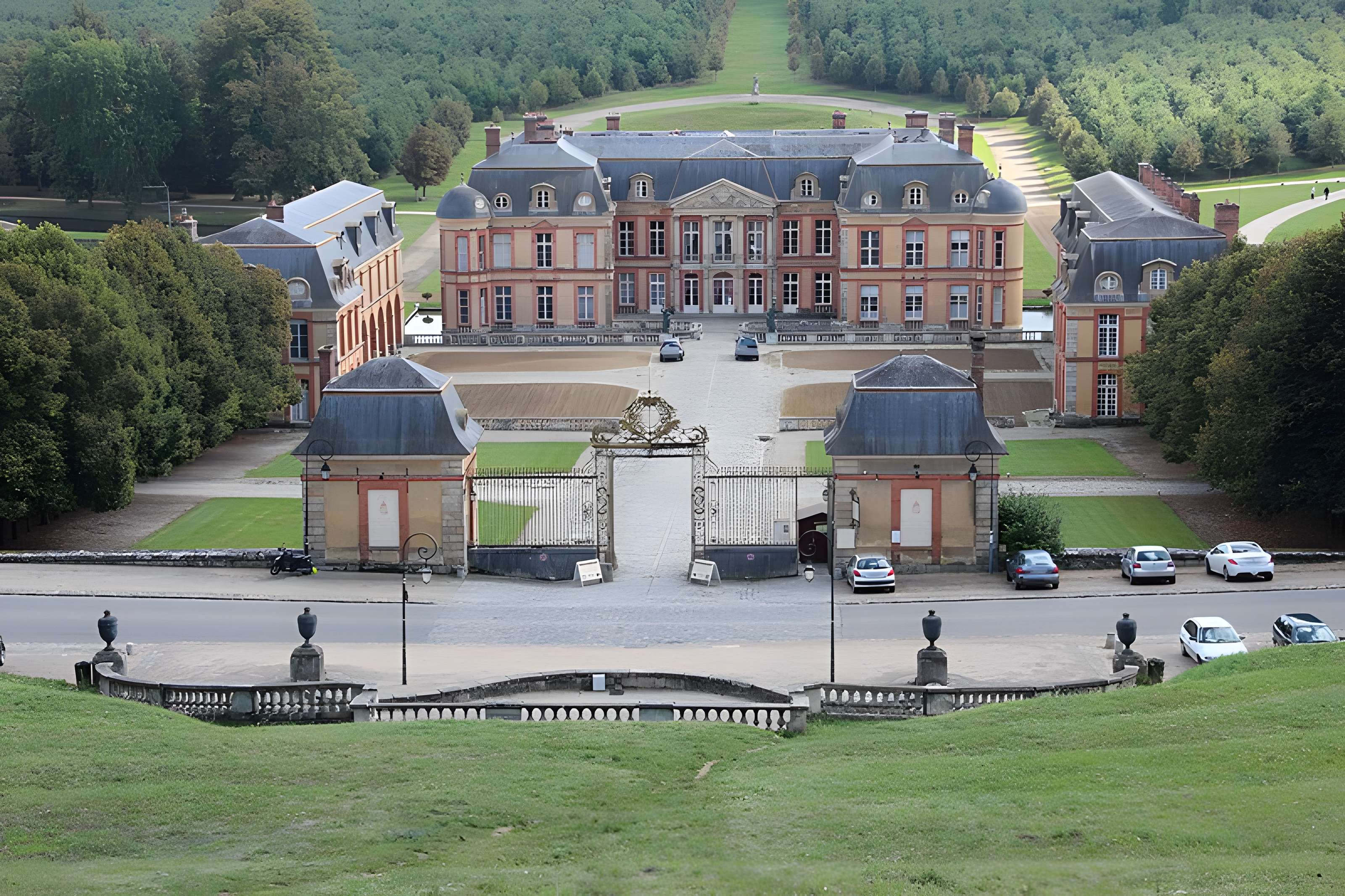 Château de Dampierre à Dampierre-en-Yvelines