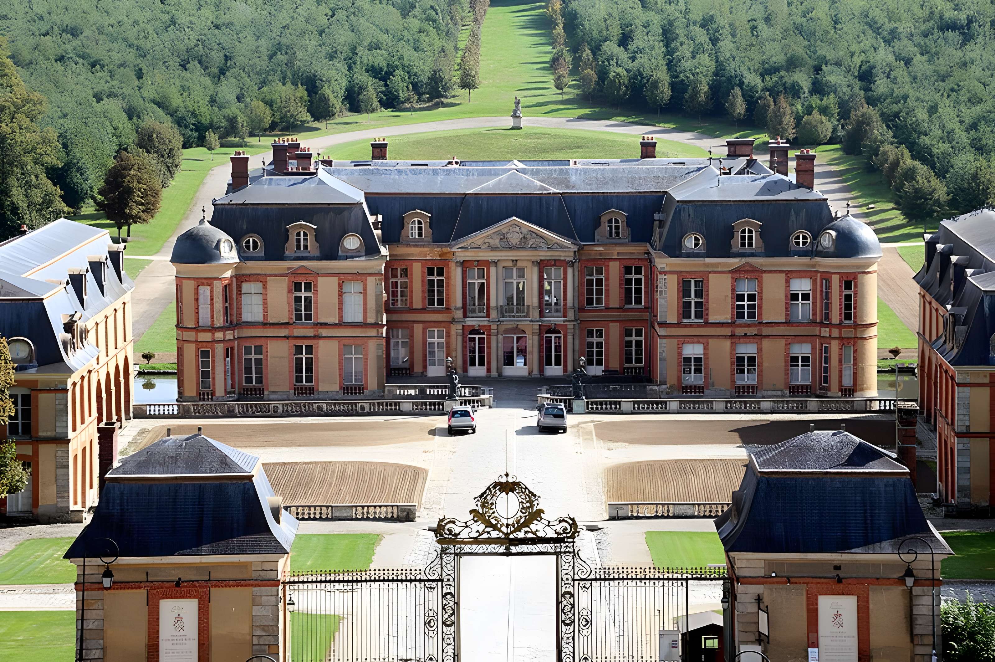 Château de Dampierre à Dampierre-en-Yvelines