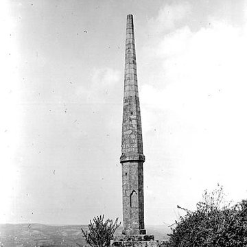 Obélisque du Cingle à Figeac