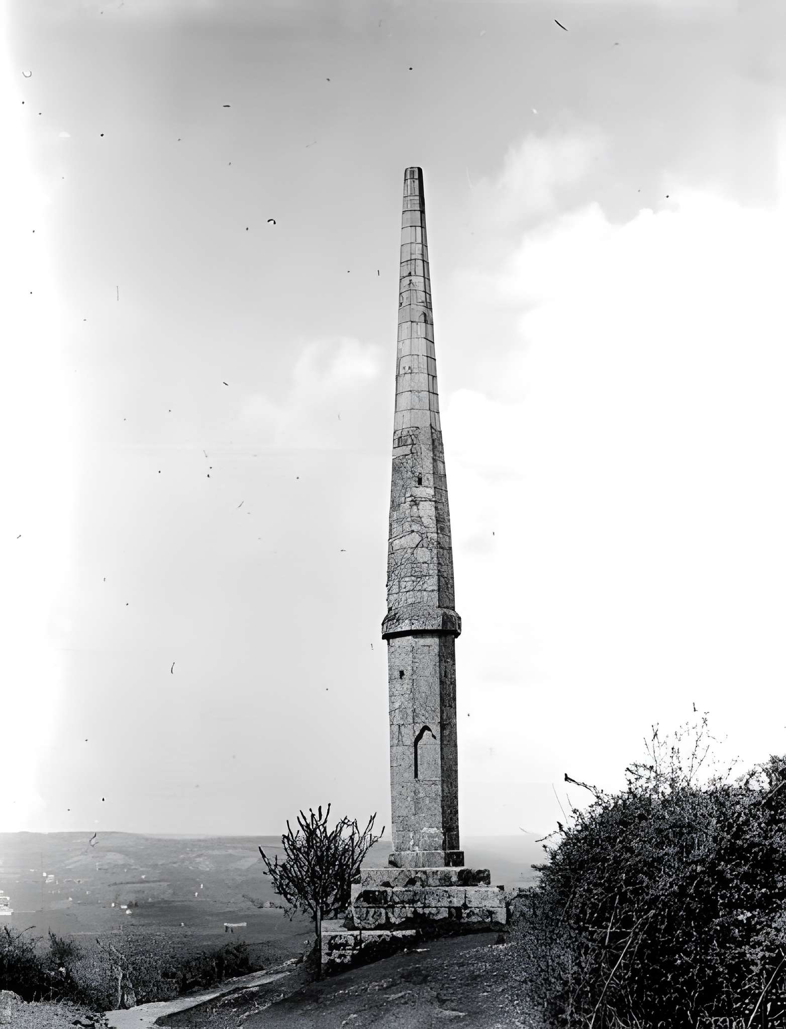 Obélisque du Cingle à Figeac