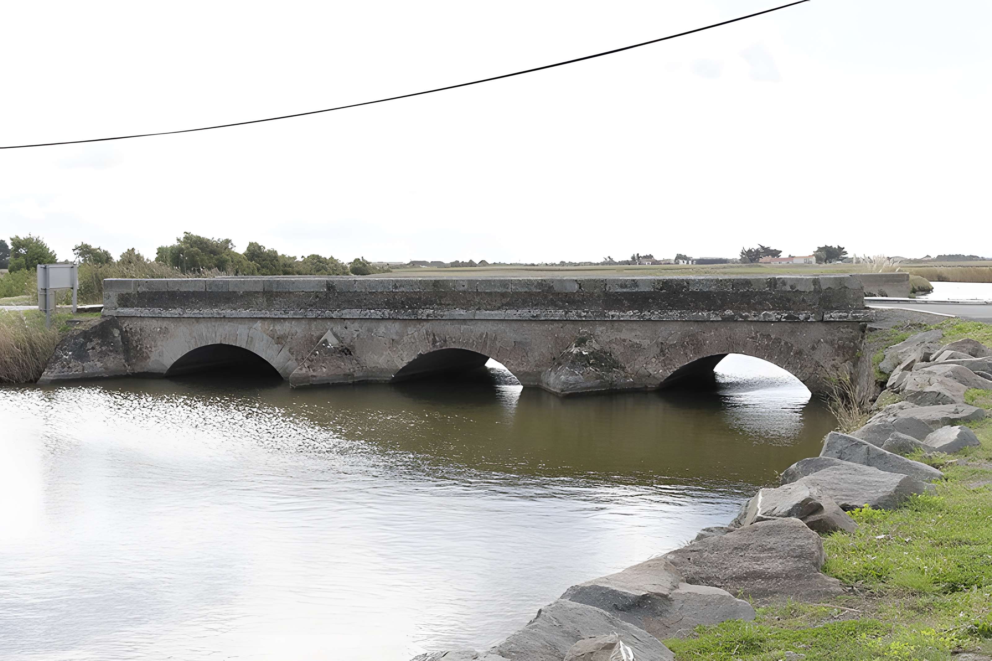 Ouvrages d'art du canal de la Taillée à La Barre-de-Monts