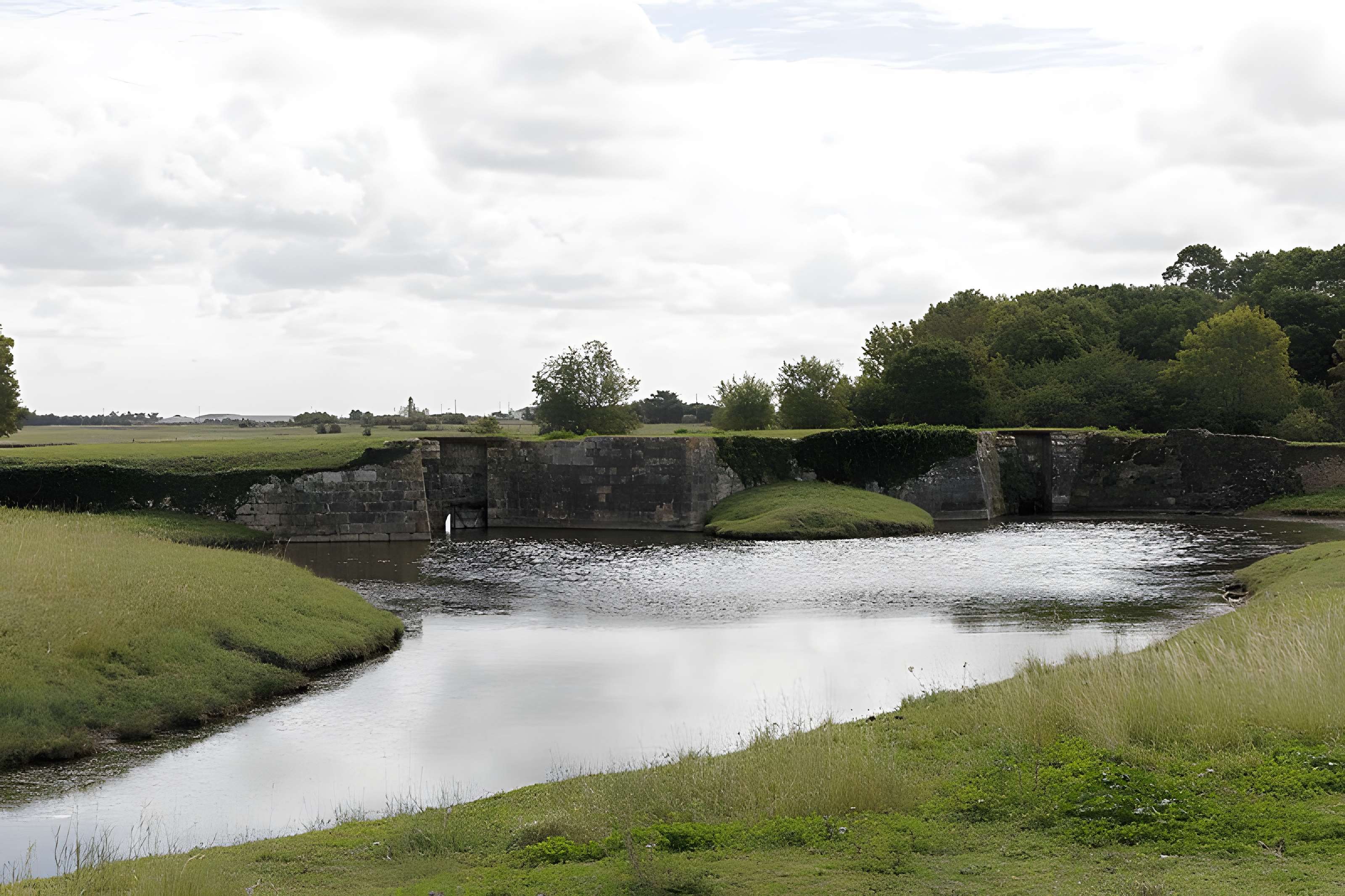 Ouvrages d'art sur le canal de la Taillée (également sur commune de La Barre-de-Monts)