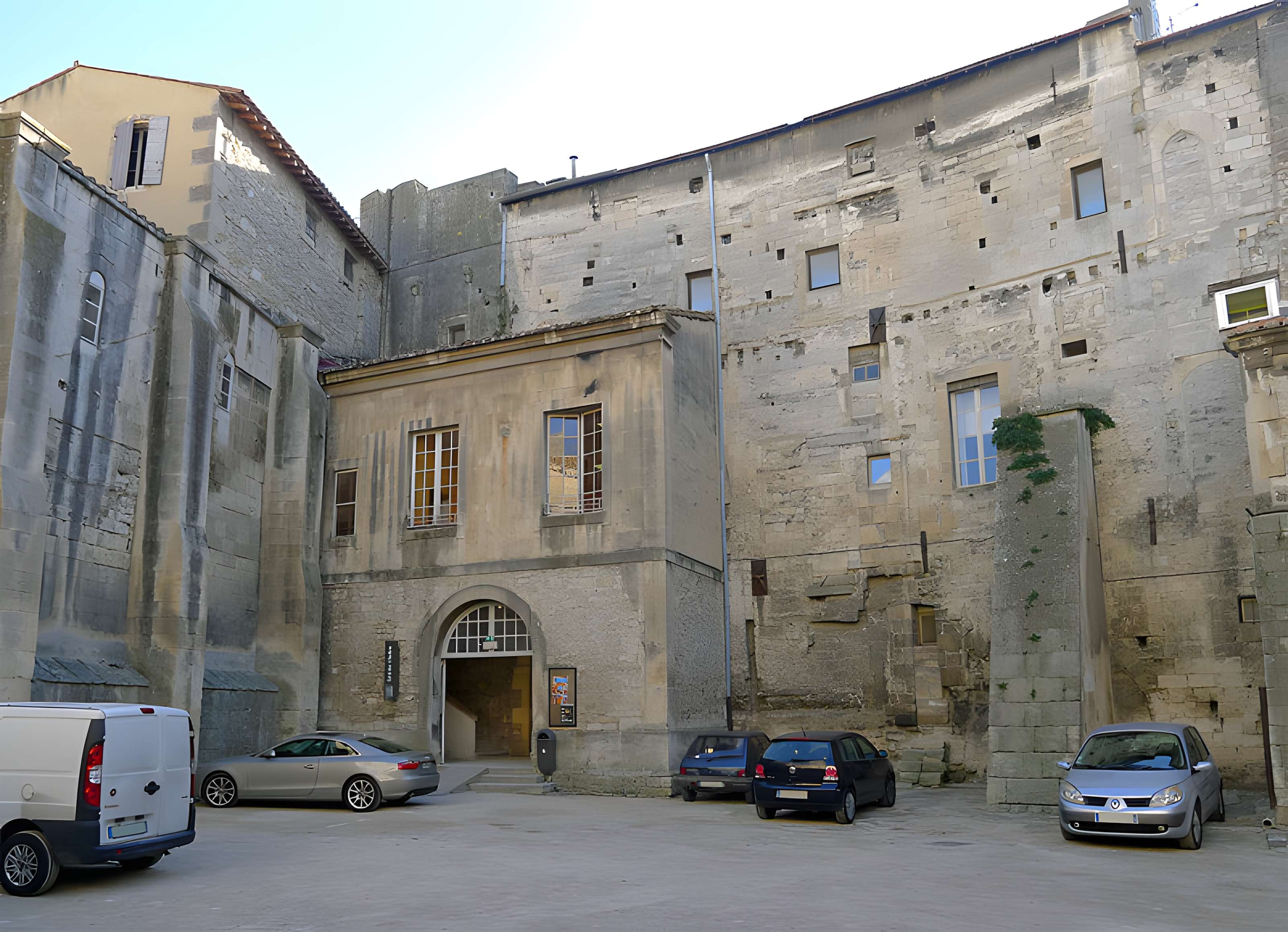 Palais archiépiscopal d'Arles