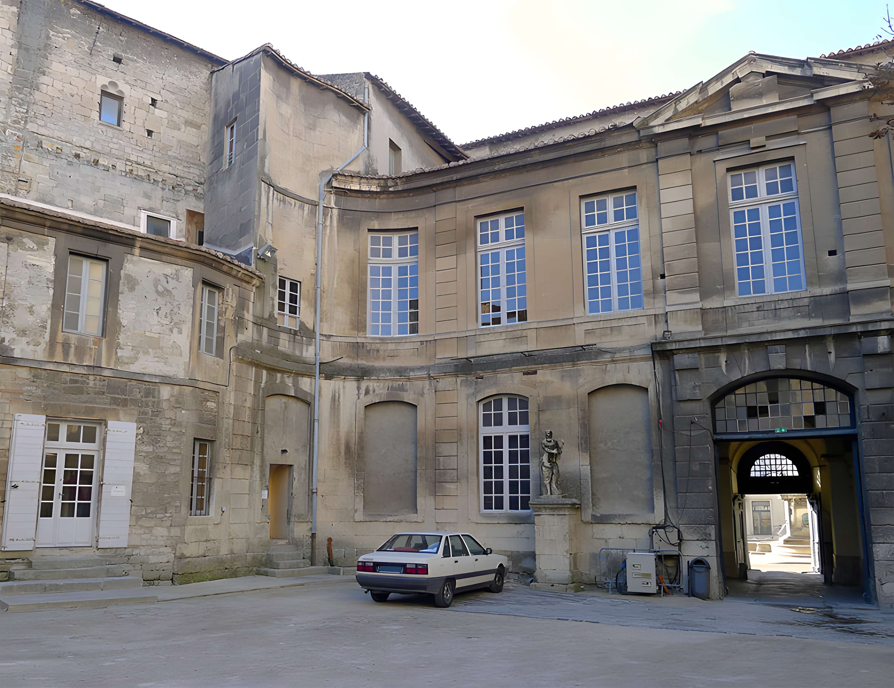 Palais archiépiscopal d'Arles