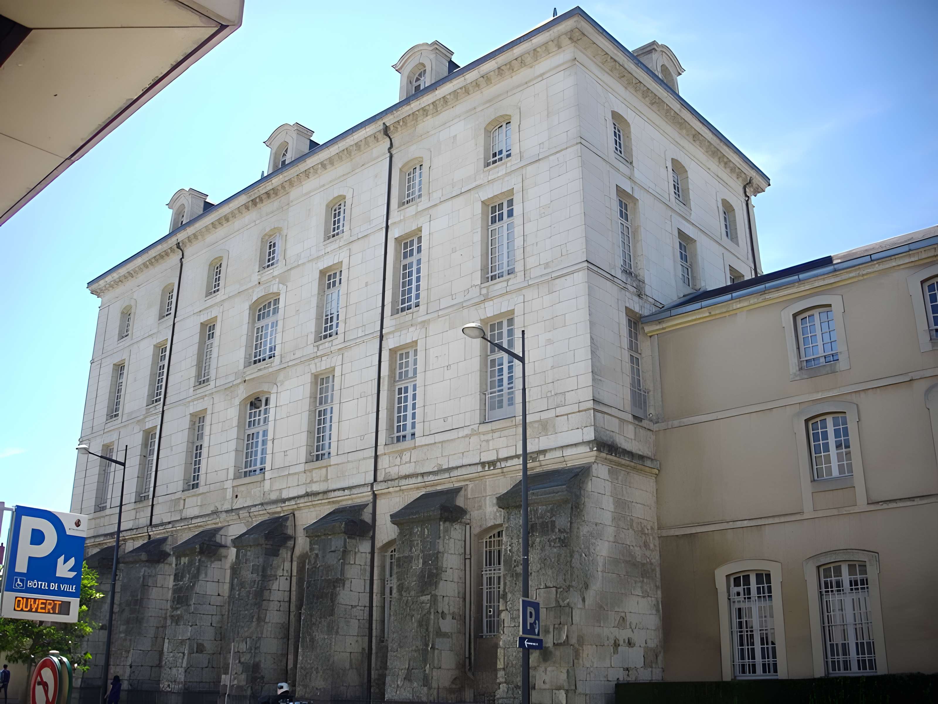 Palais archiépiscopal de Bourges