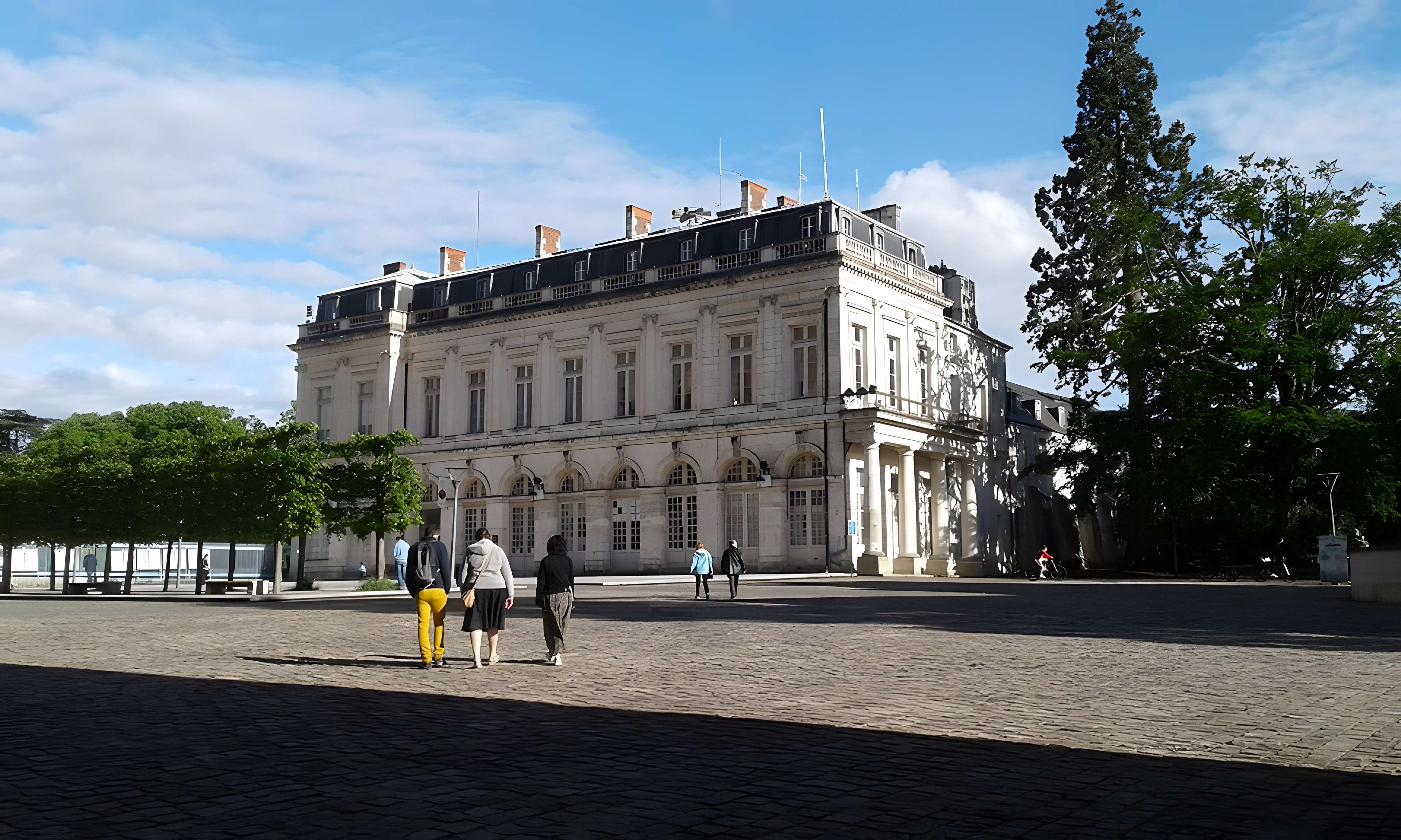 Palais archiépiscopal de Bourges