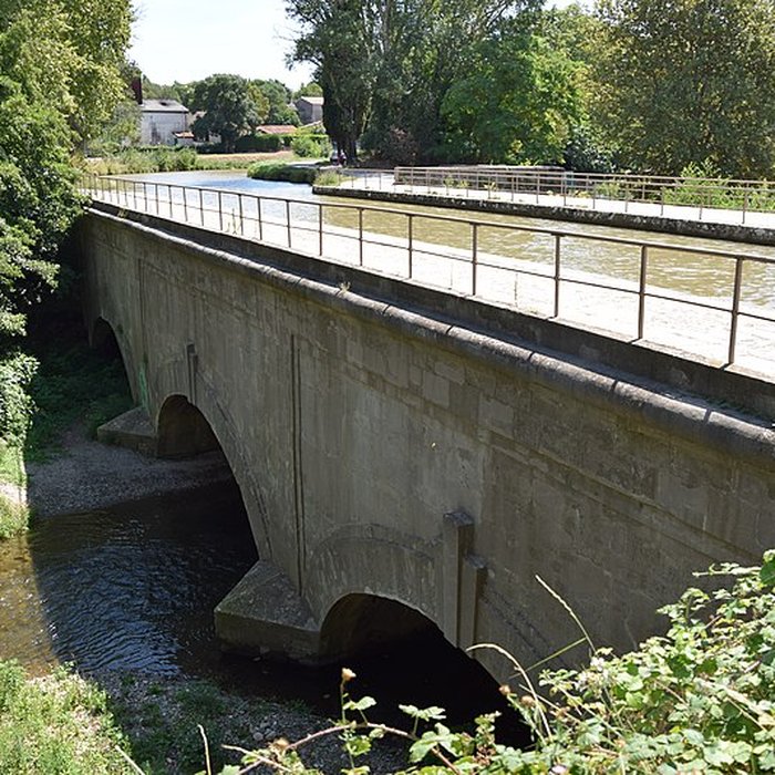 Photo de Canal du Midi : Pont-canal de lOrbiel
