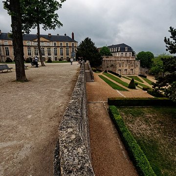 Palais épiscopal de Chartres