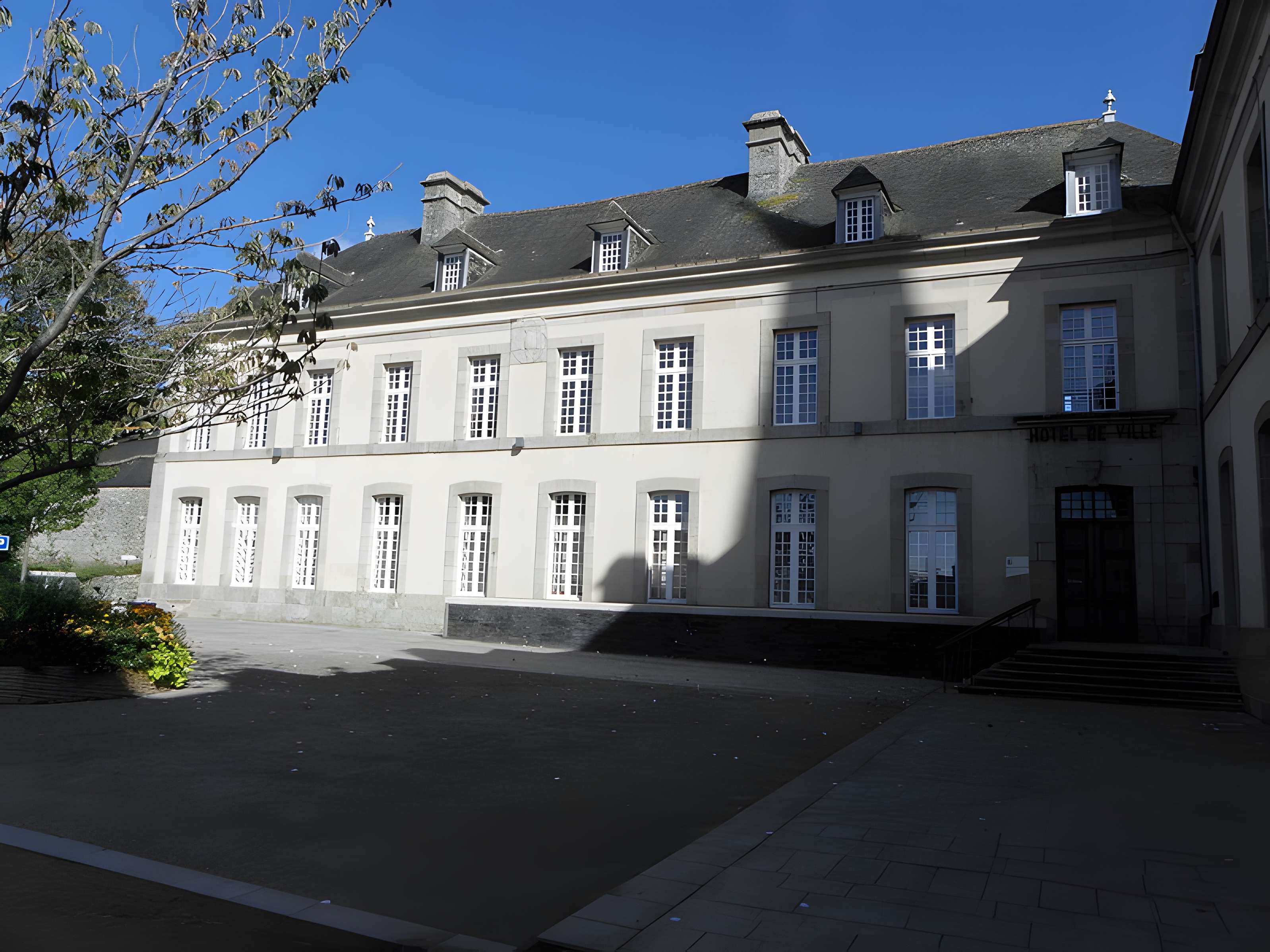 Palais épiscopal de Saint-Pol-de-Léon