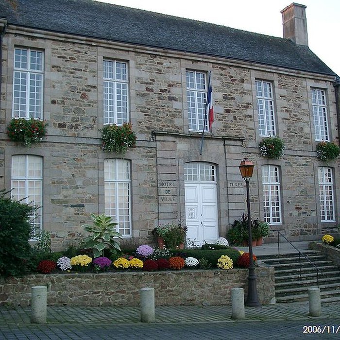 Photo de Ancien évêché, actuellement presbytère, mairie et hôtel de ville